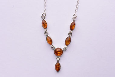 Lengyel borostyán colié ezüst foglalatban