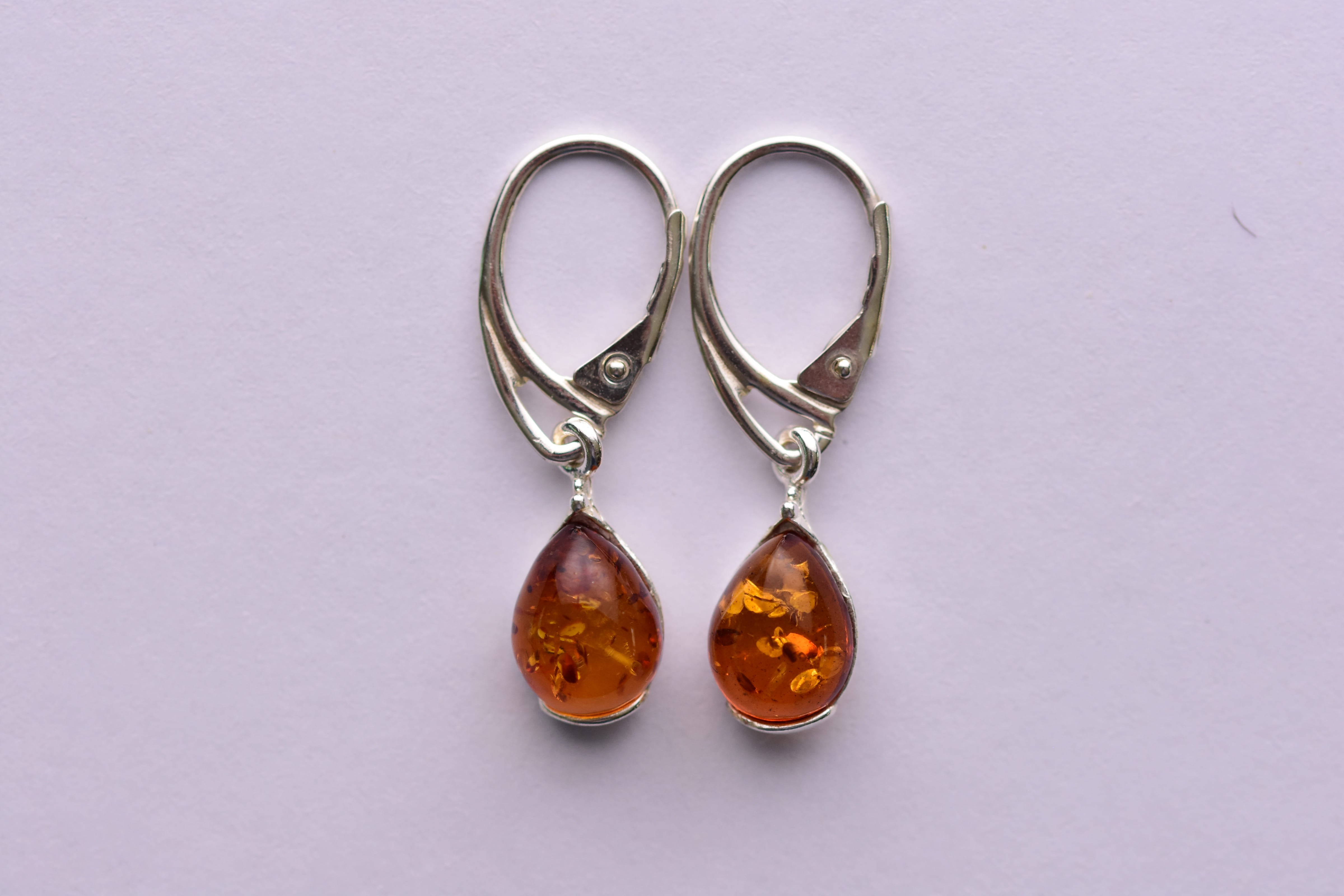 Lengyel borostyán fülbevaló ezüst foglalatban