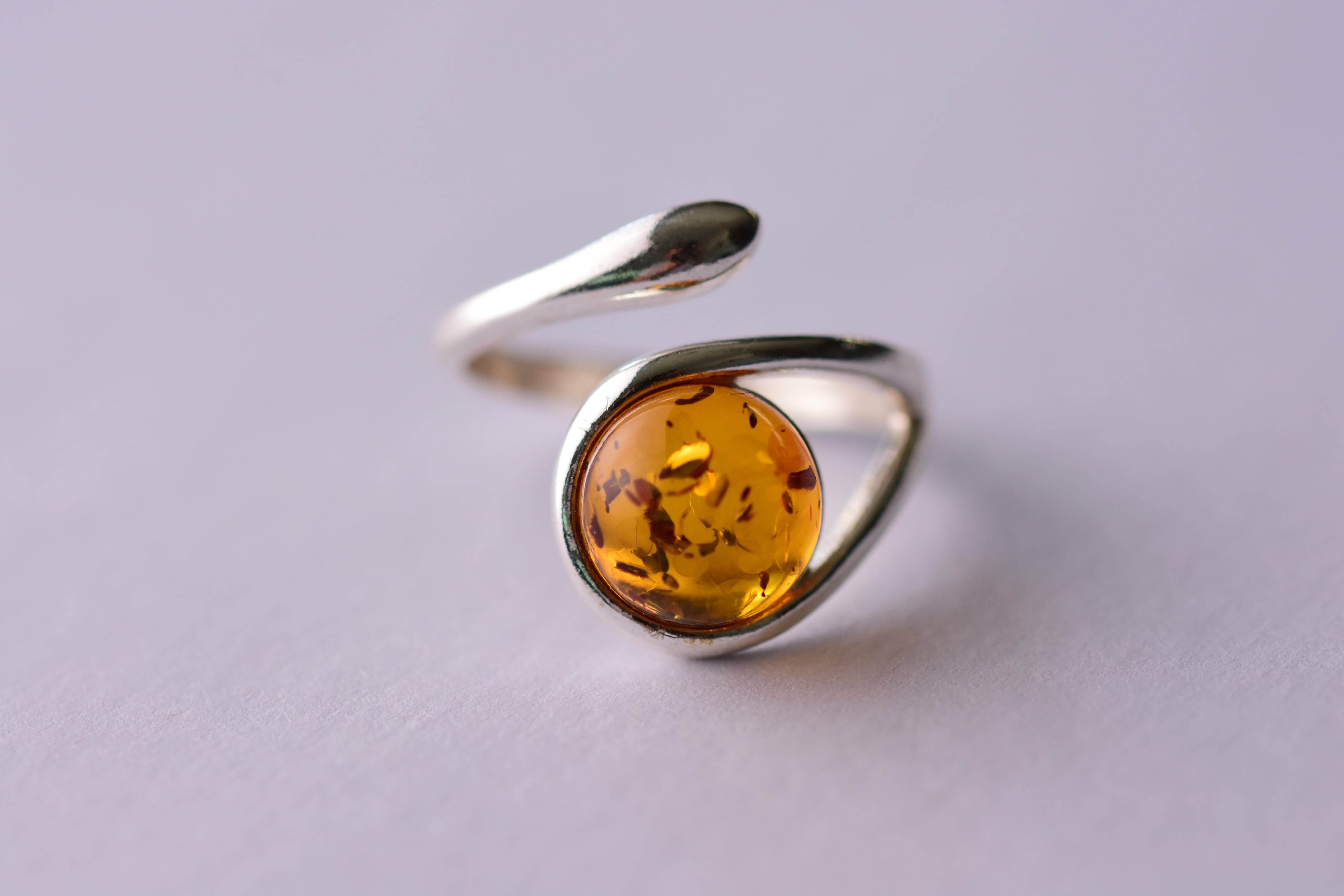 Lengyel borostyán gyűrű ezüst foglalatban