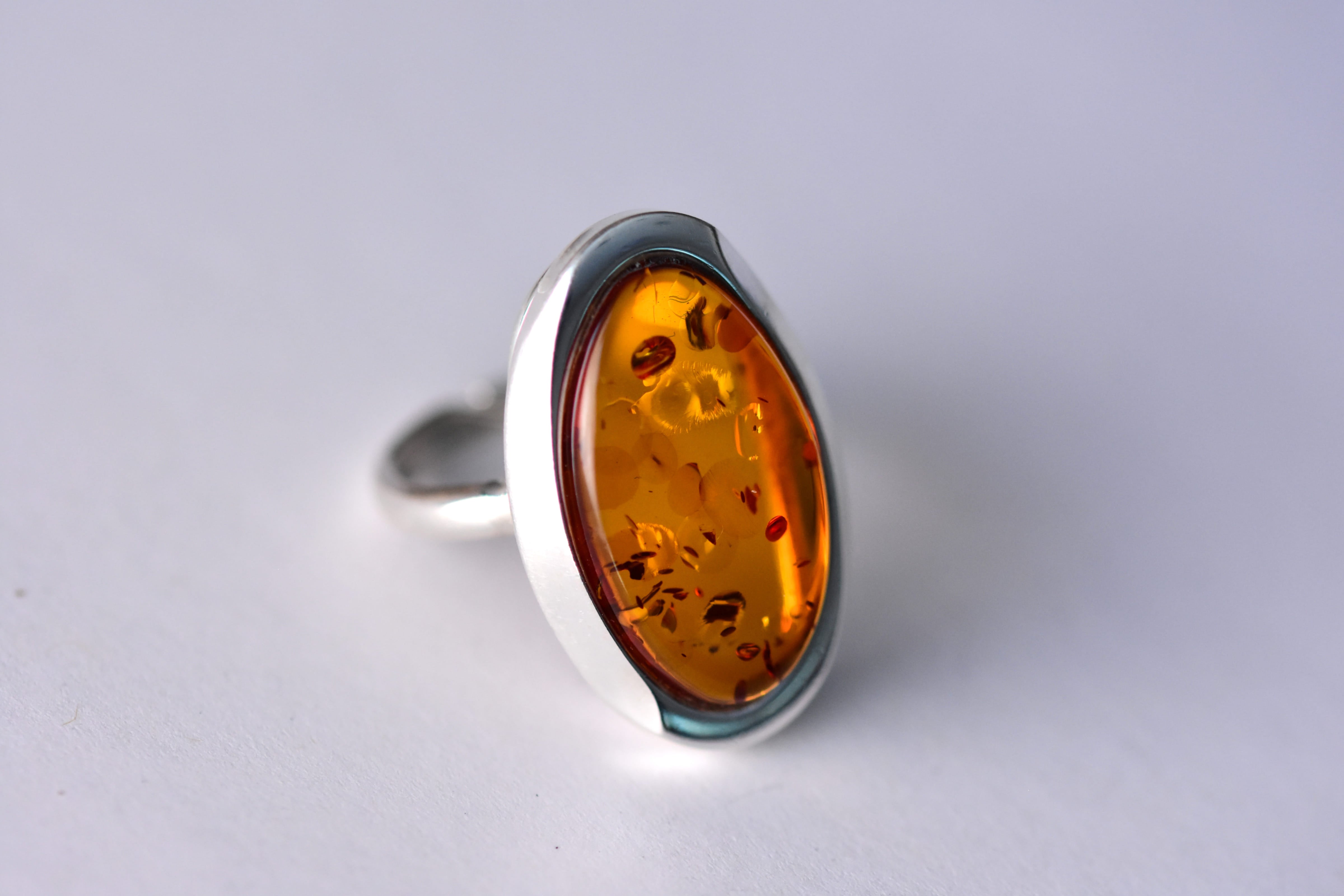 Lengyel borostyánkő gyűrű ezüstbe foglalva