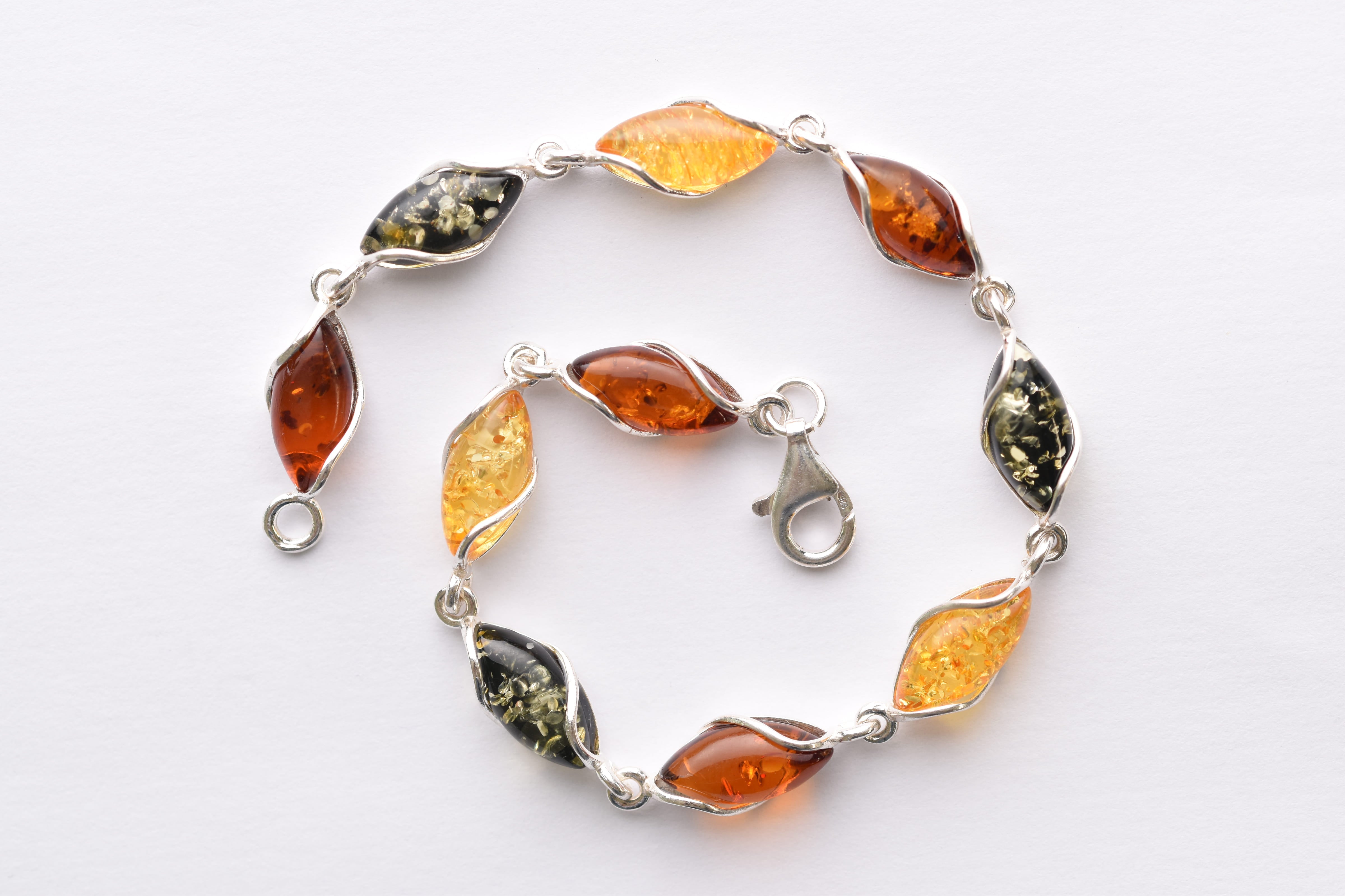 Lengyel borostyán karkötő ezüst foglalatban