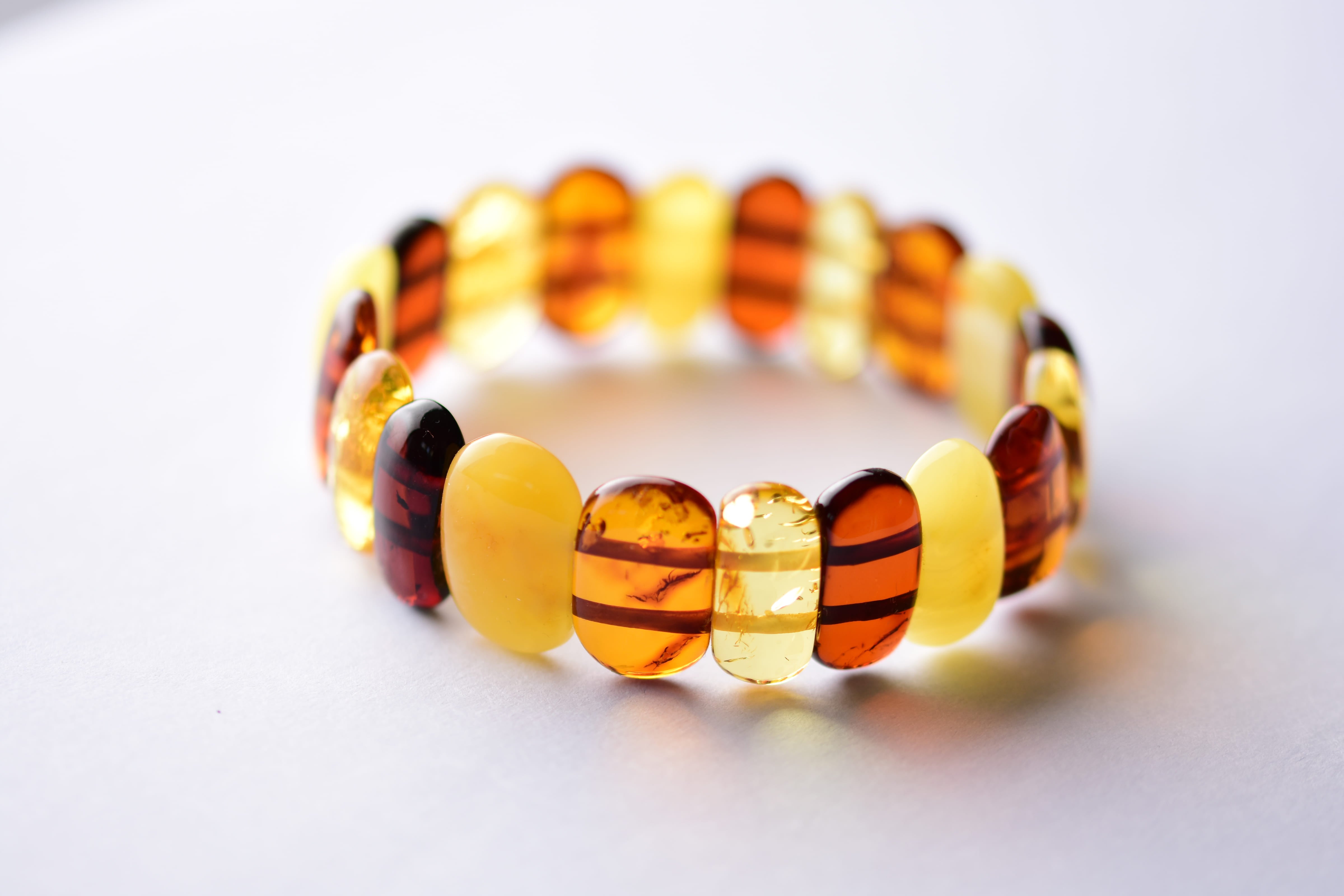 Lengyel borostyánkő karkötő