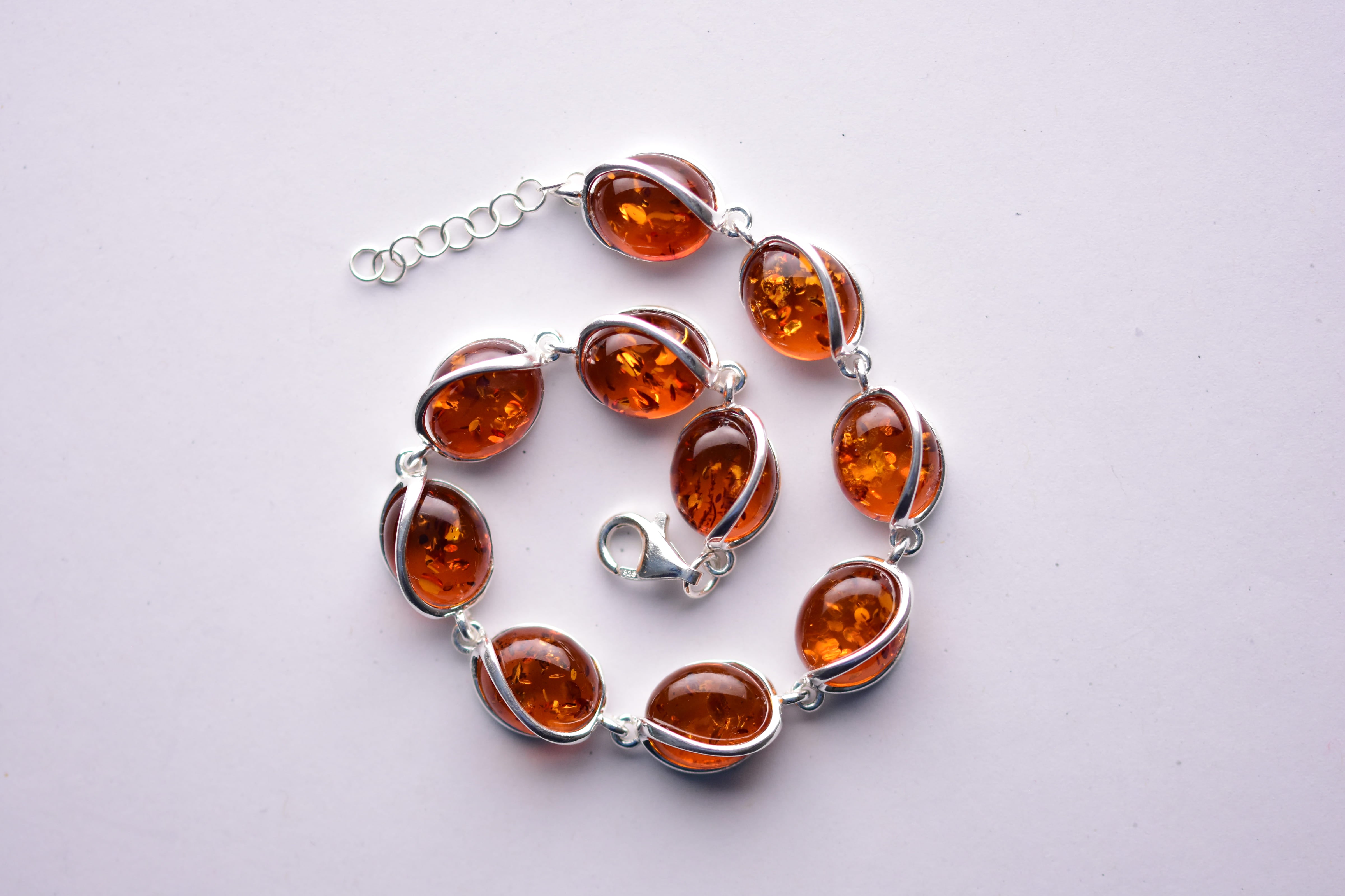 Lengyel borostyánkő karkötő ezüstbe foglalva