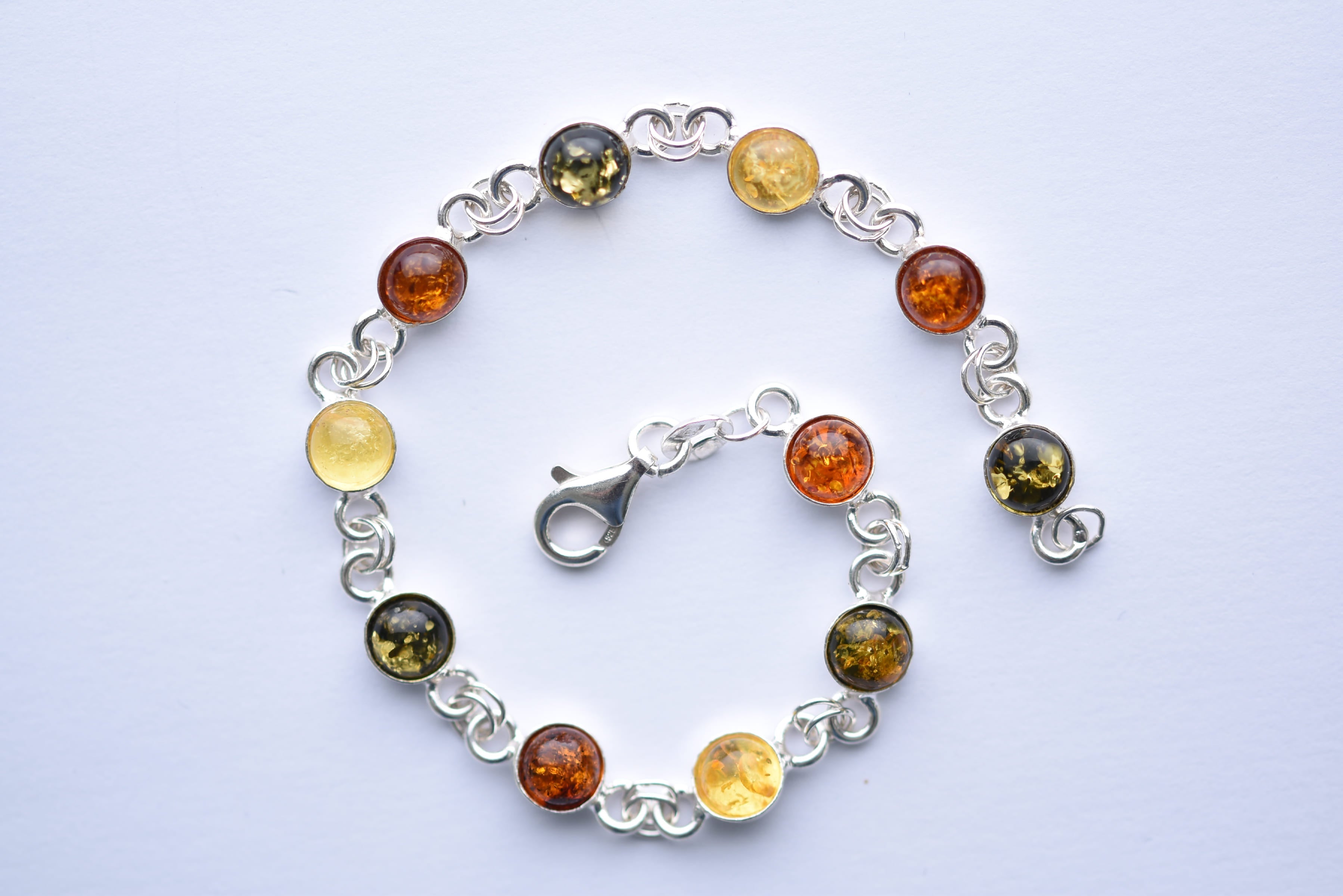 Lengyel borostyán karkötő ezüst foglalatban