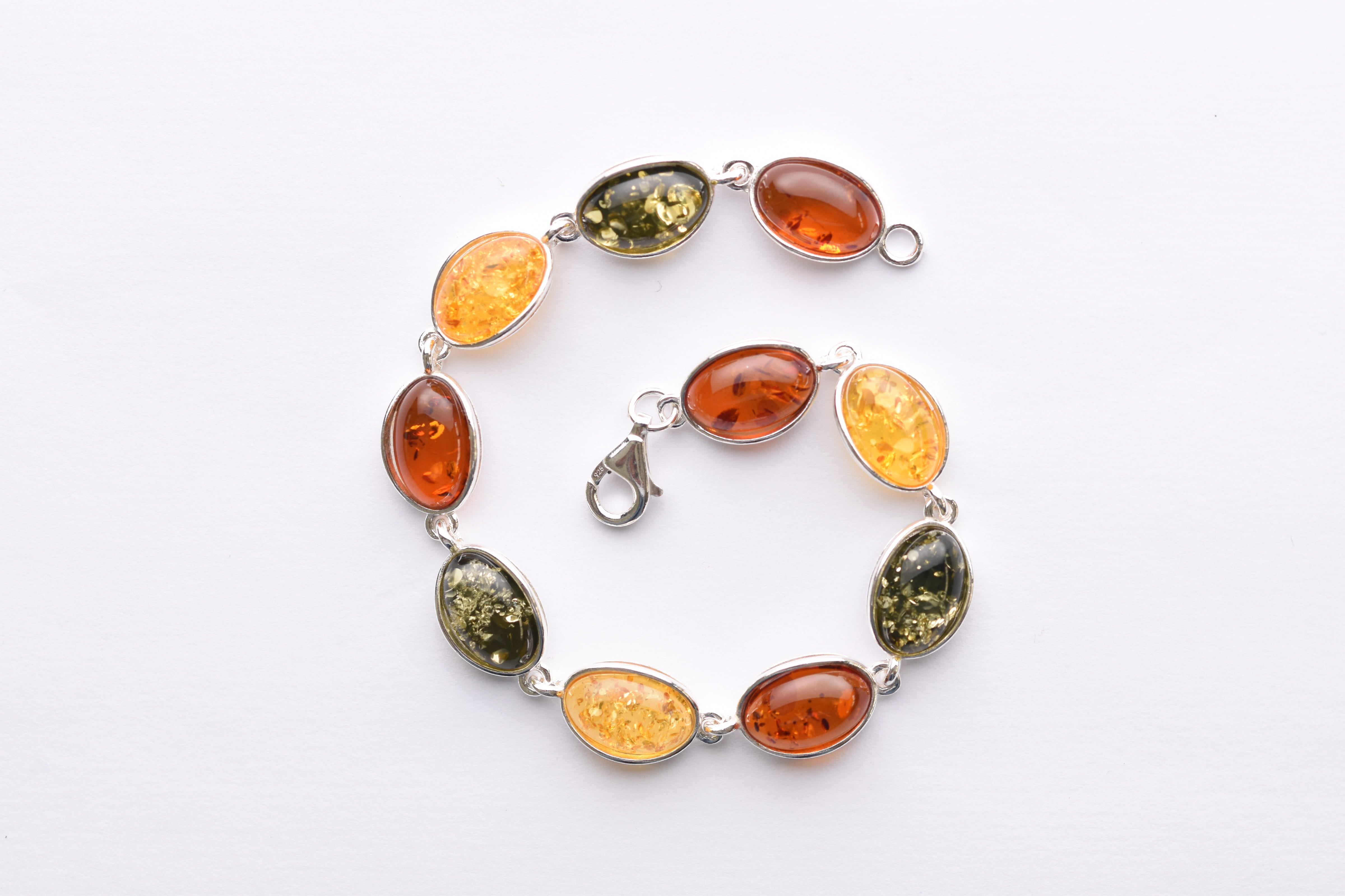 Lengyel borostyán karkötő ezüst foglalatban