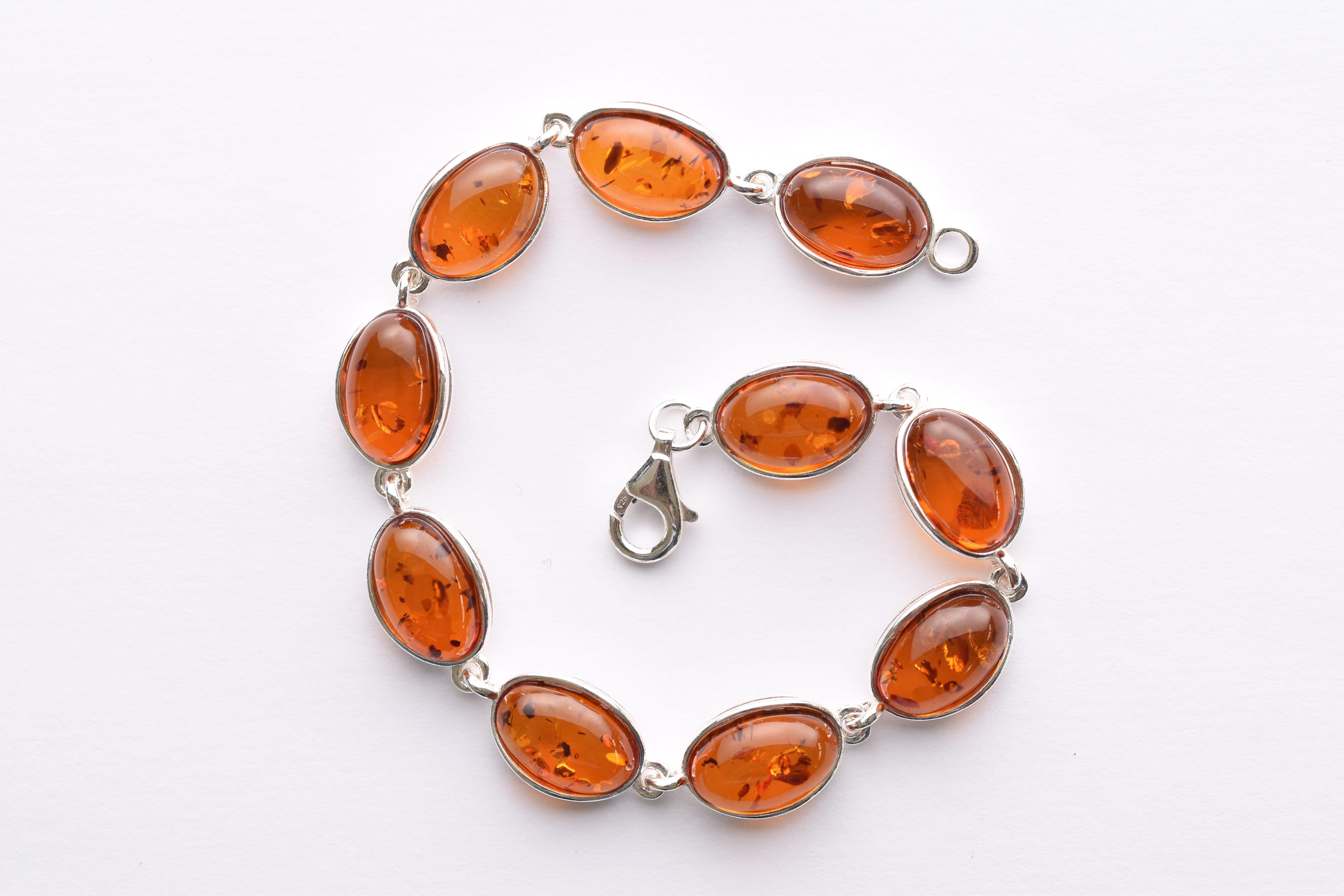 Lengyel borostyán karkötő ezüst foglalatban