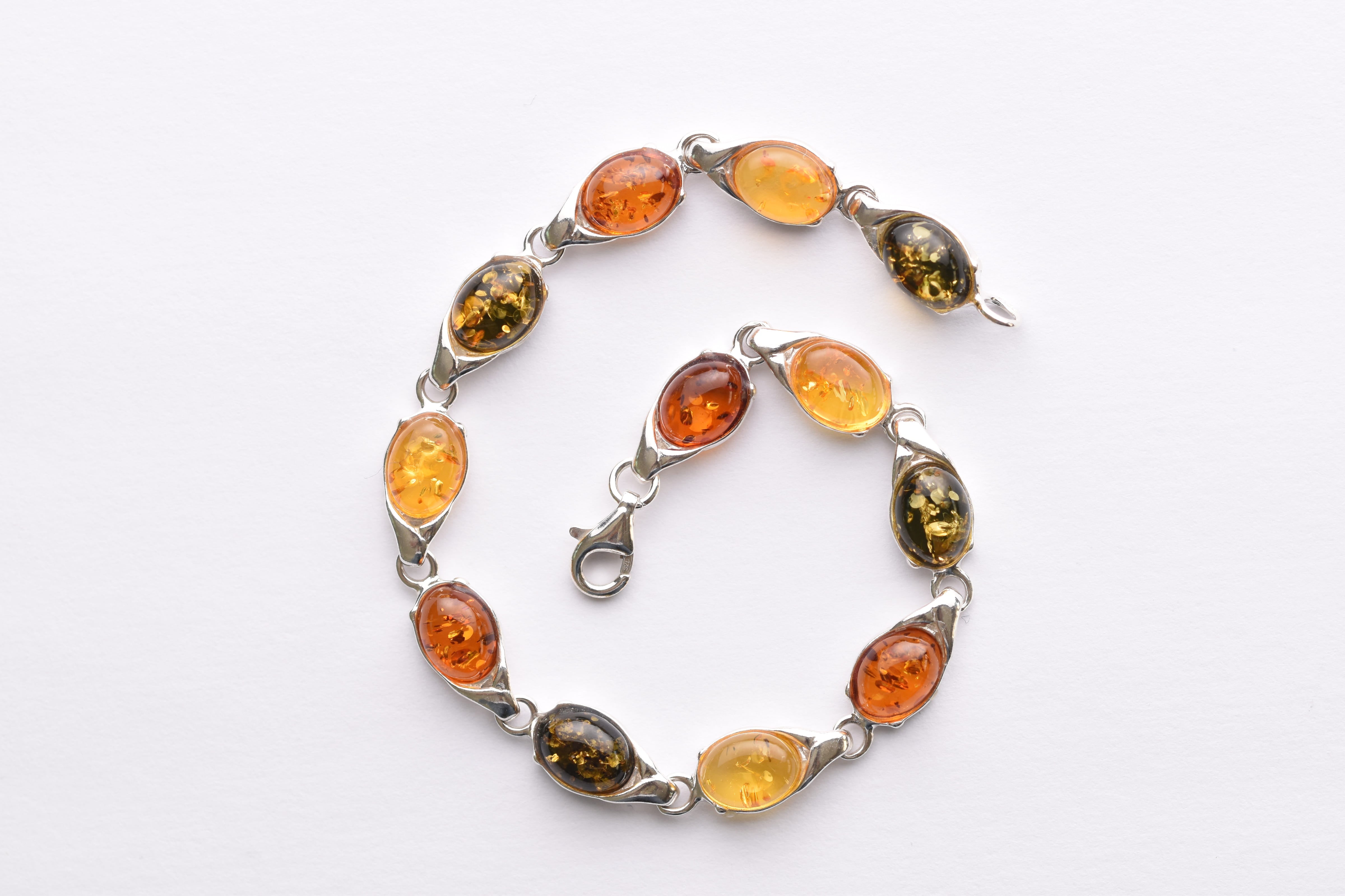 Lengyel borostyán karkötő ezüst foglalatban