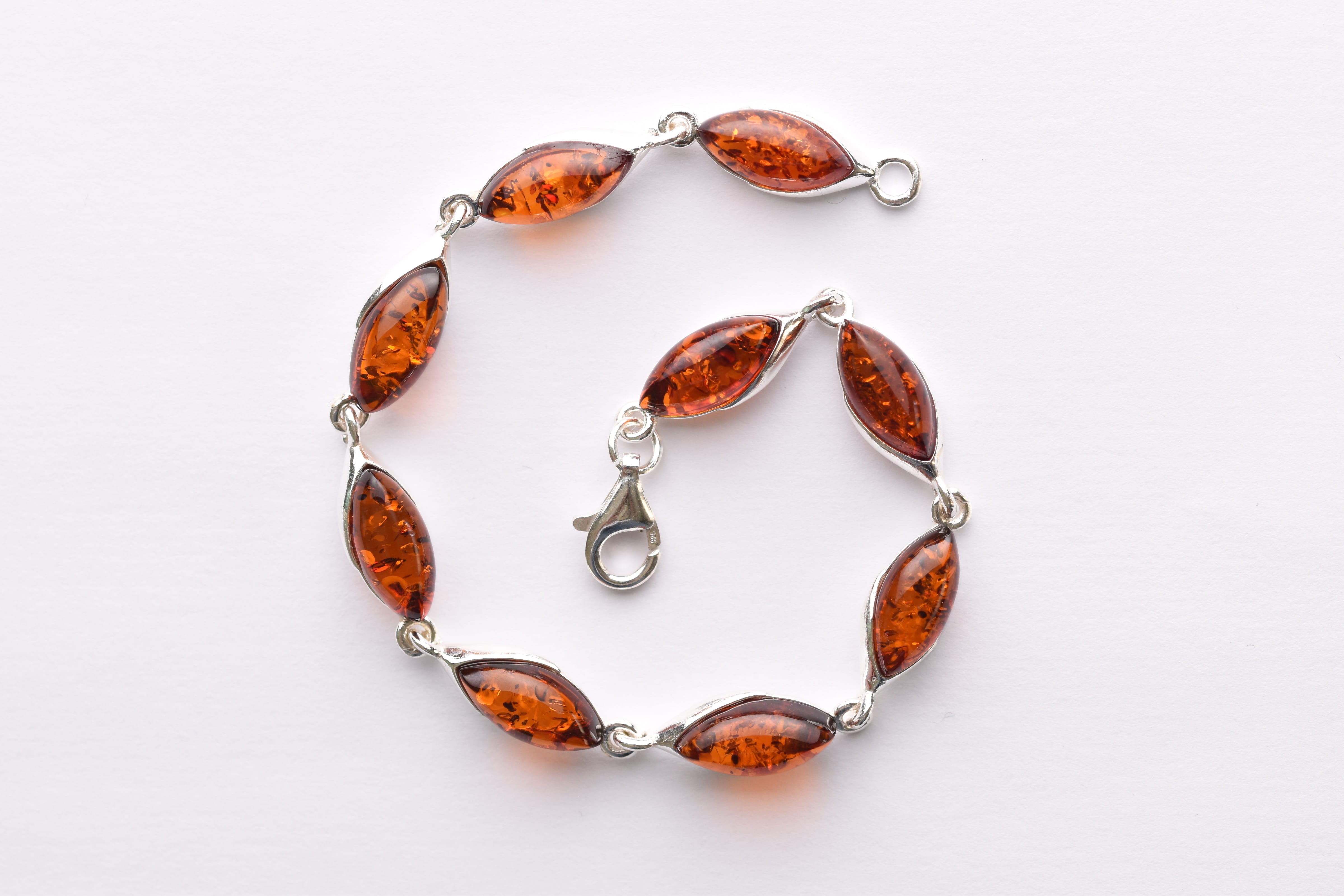 Lengyel borostyán karkötő ezüst foglalatban