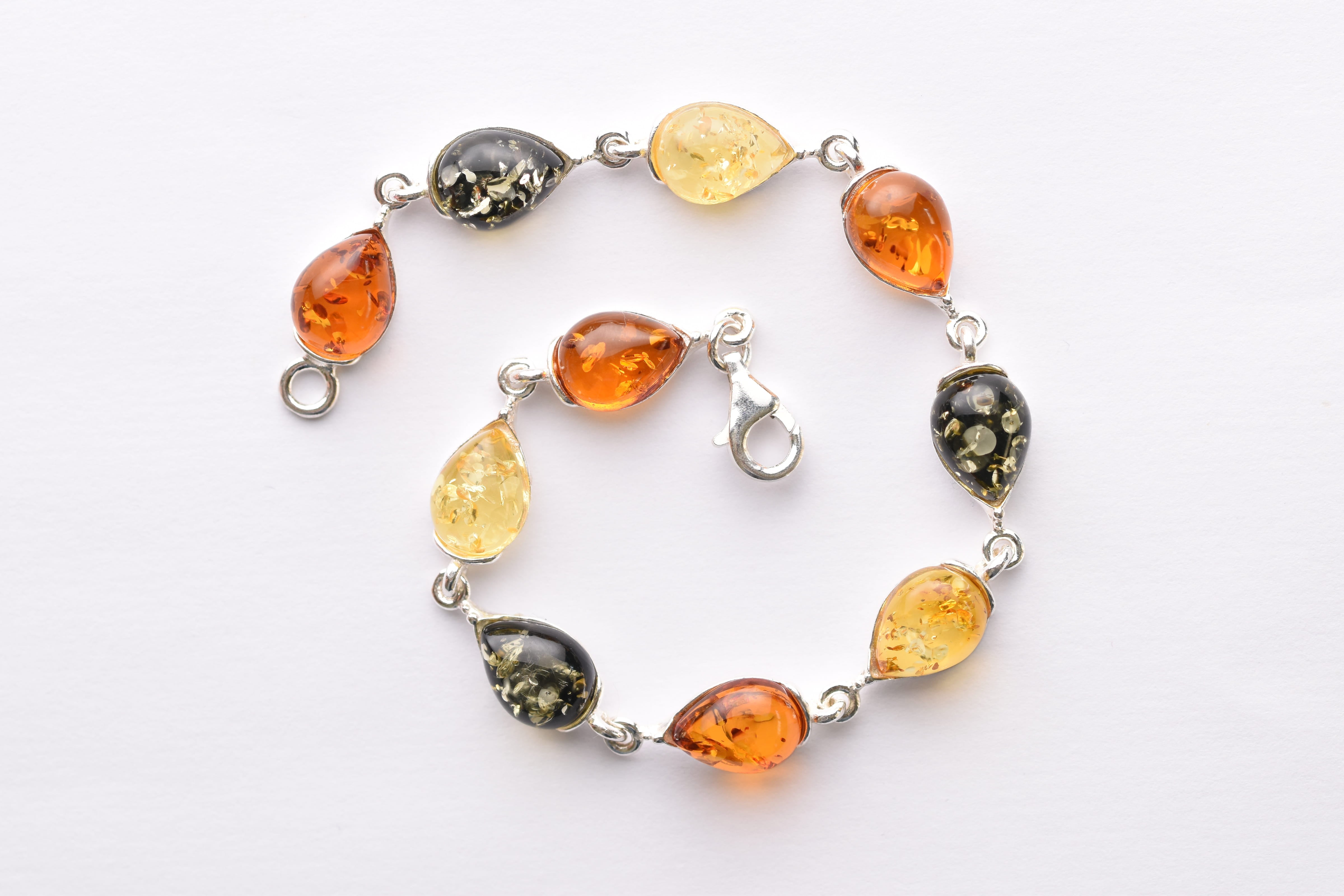 Lengyel borostyán karkötő ezüst foglalatban