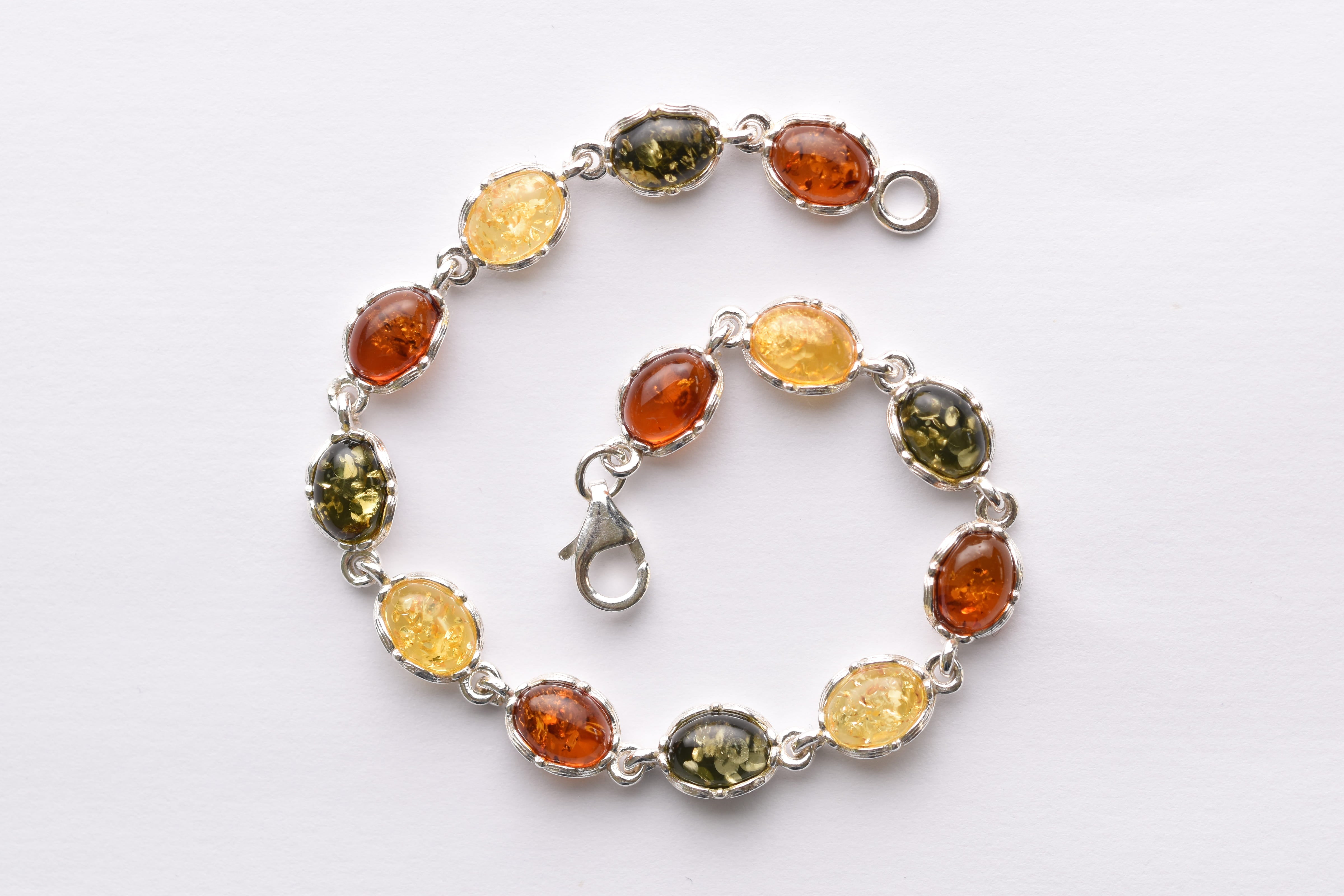 Lengyel borostyán karkötő ezüst foglalatban