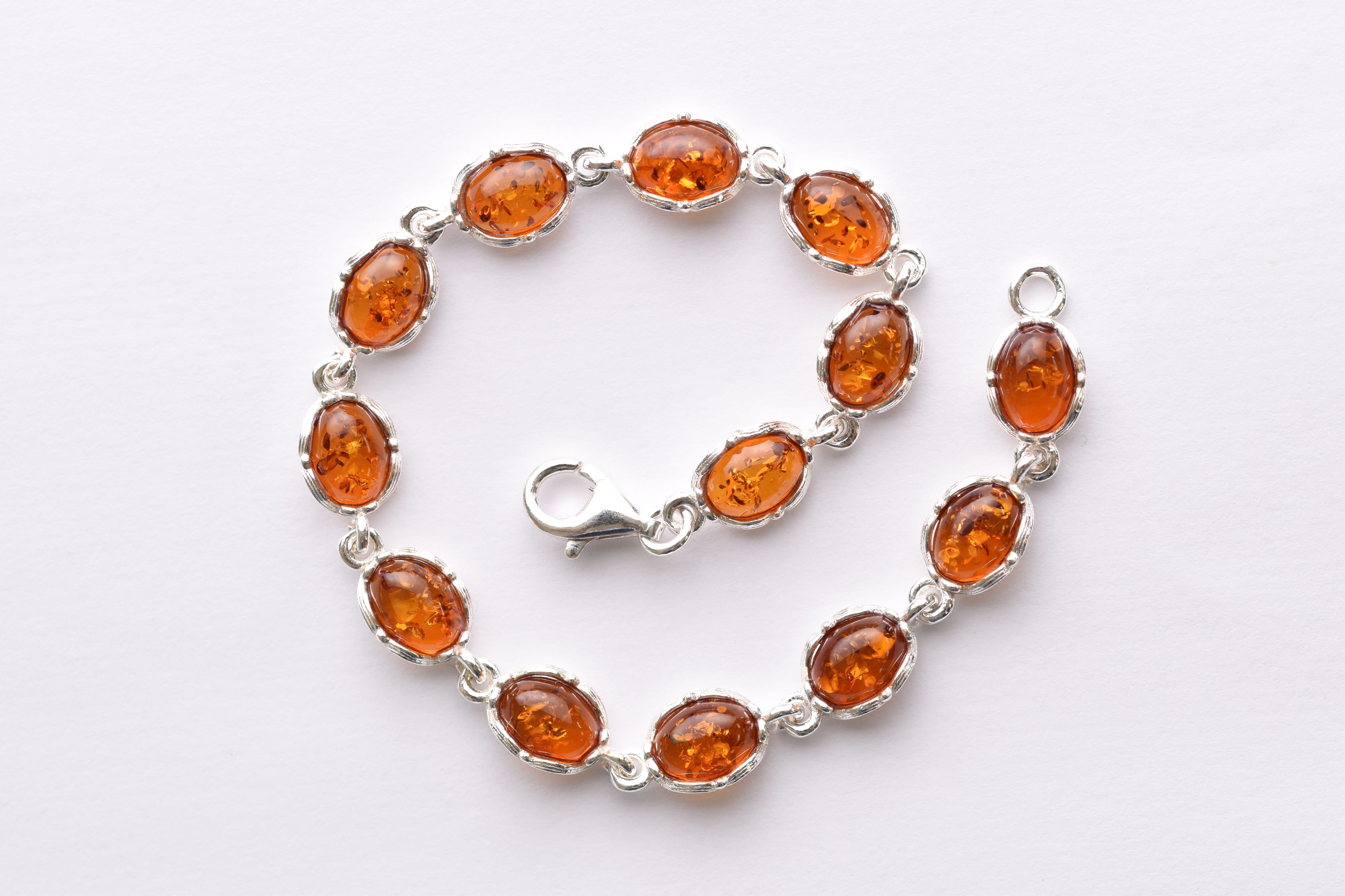 Lengyel borostyán karkötő ezüst foglalatban