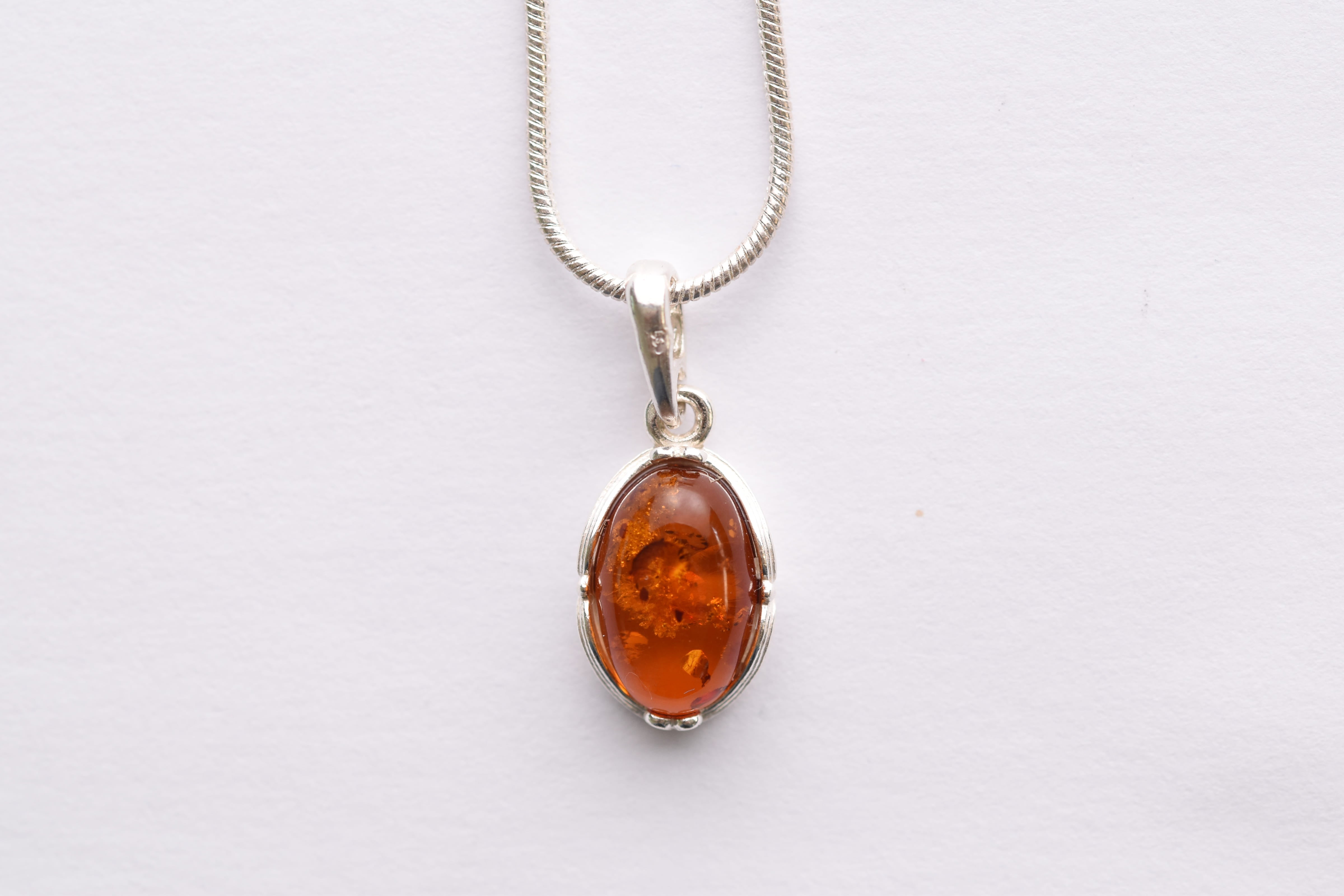 Lengyel borostyán medál ezüst foglalatban