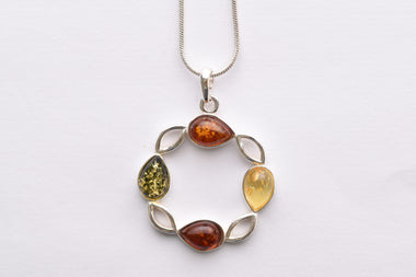 Lengyel borostyán medál ezüst foglalatban