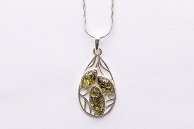 Lengyel borostyán medál ezüst foglalatban