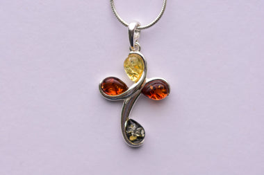 Lengyel borostyán medál ezüst foglalatban