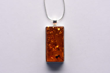 Lengyel borostyánkő medál ezüst foglalatban