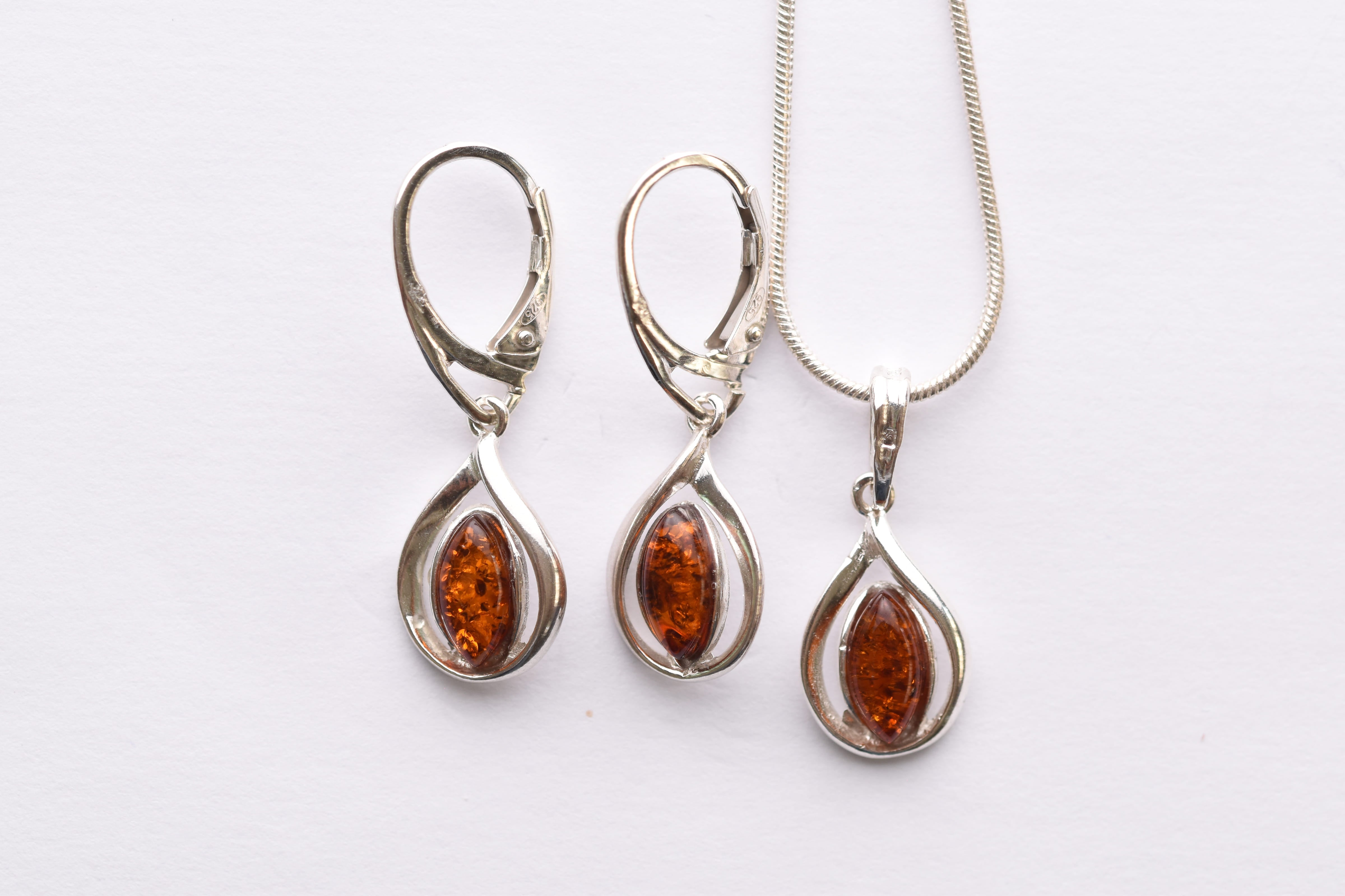 Lengyel borostyán ékszer szett ezüst foglalatban