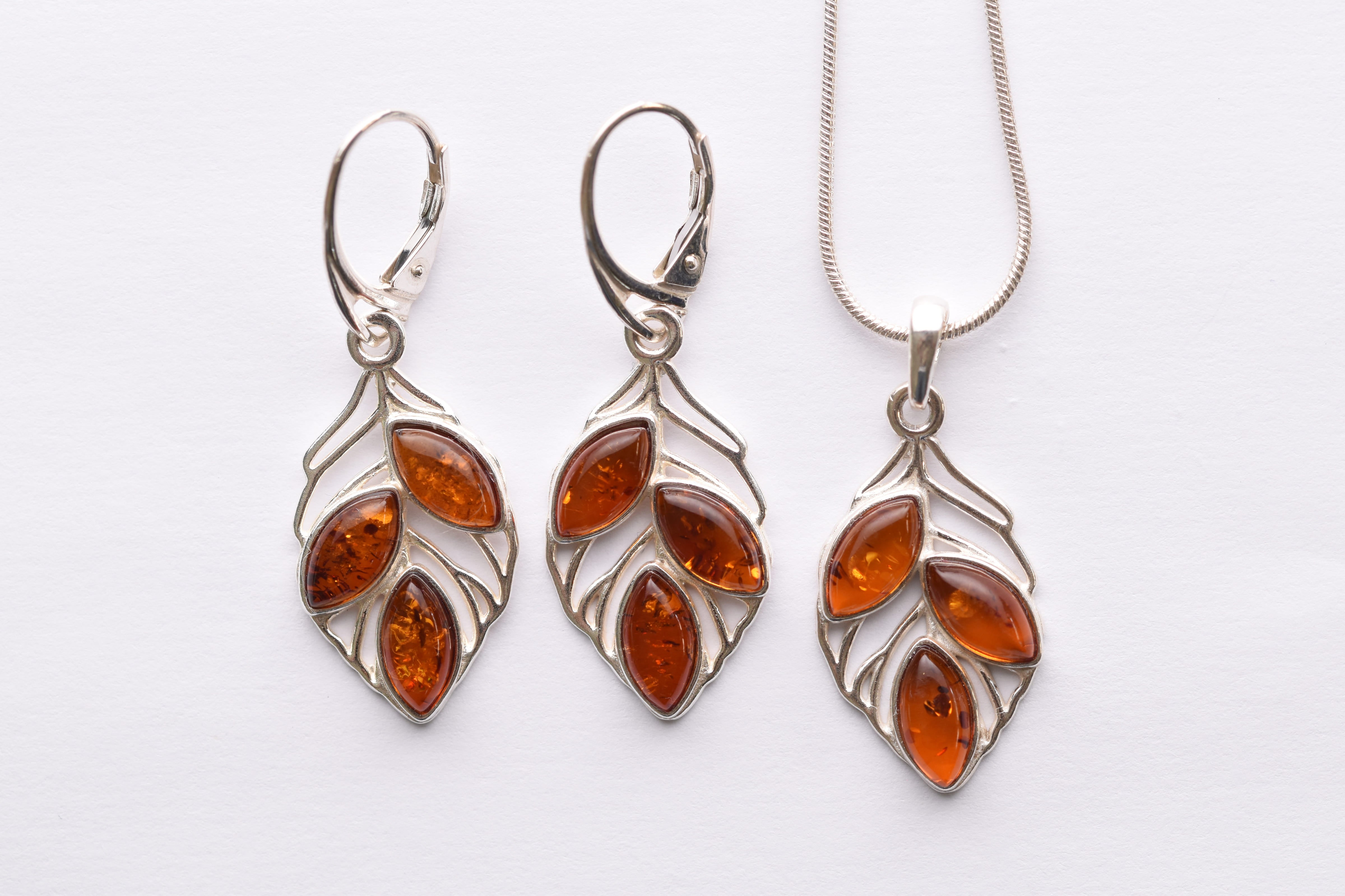 Lengyel borostyán ékszer szett ezüst foglalatban