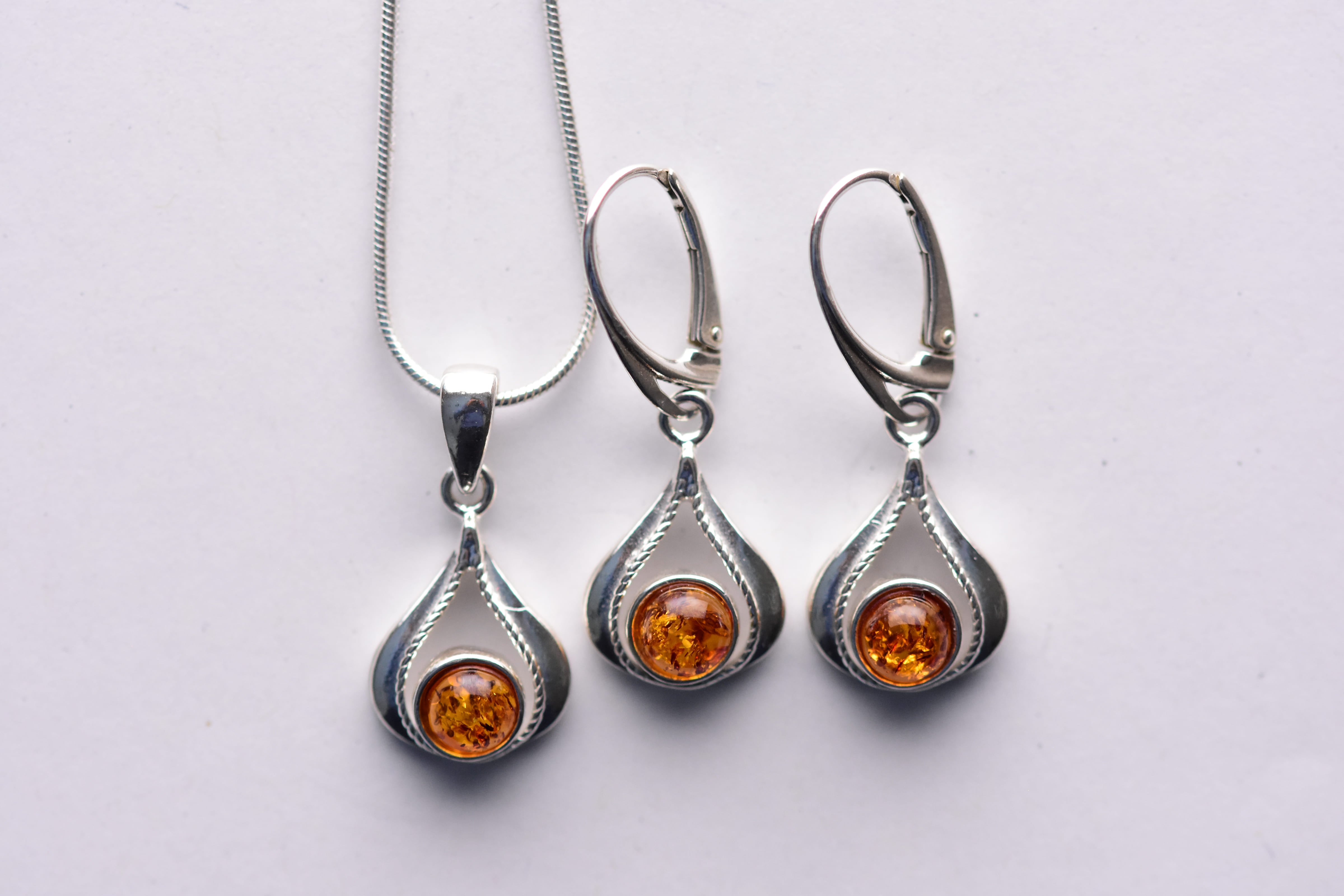 Lengyel borostyán ékszer szett ezüst foglalatban