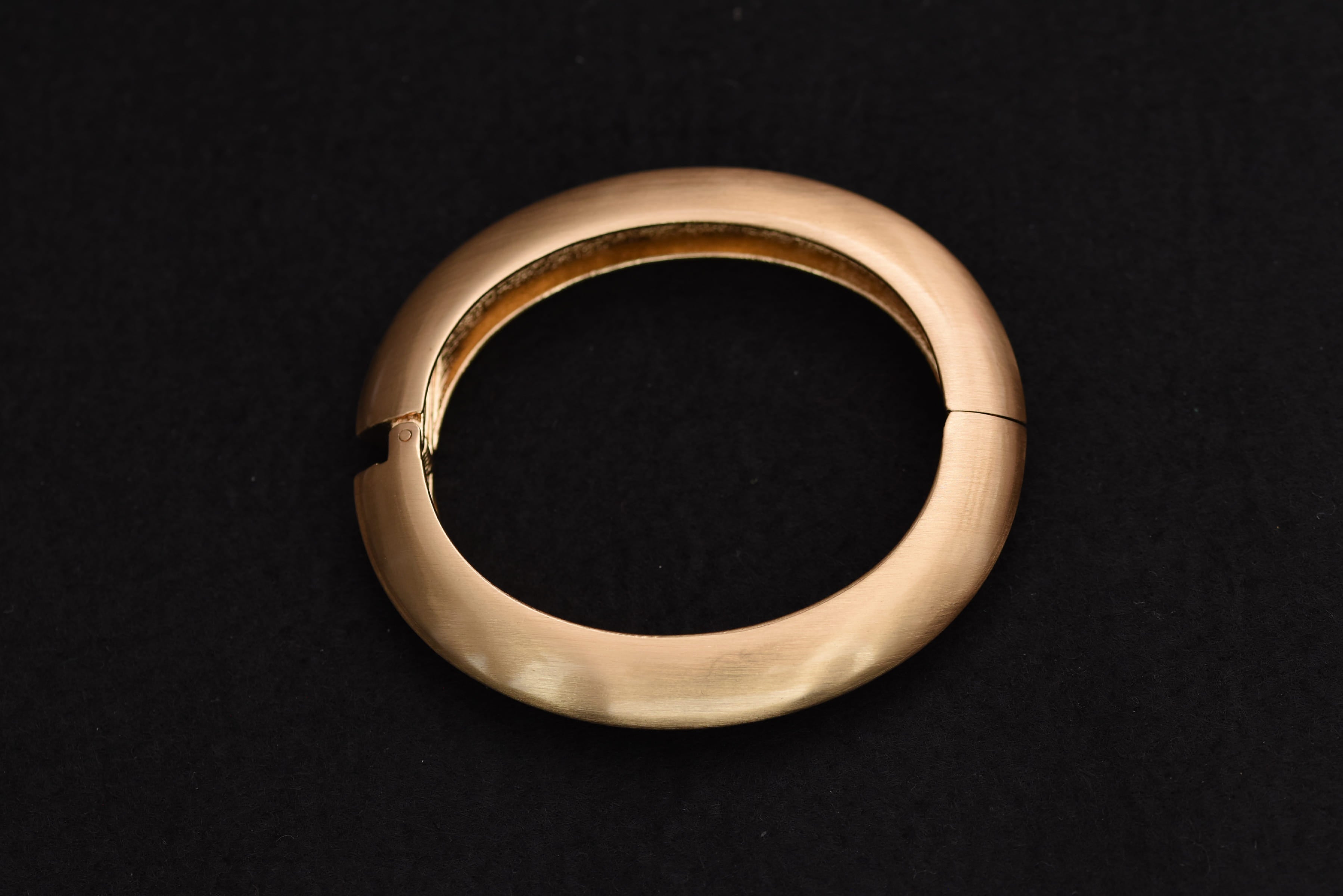 Dekoratív modern karkötő