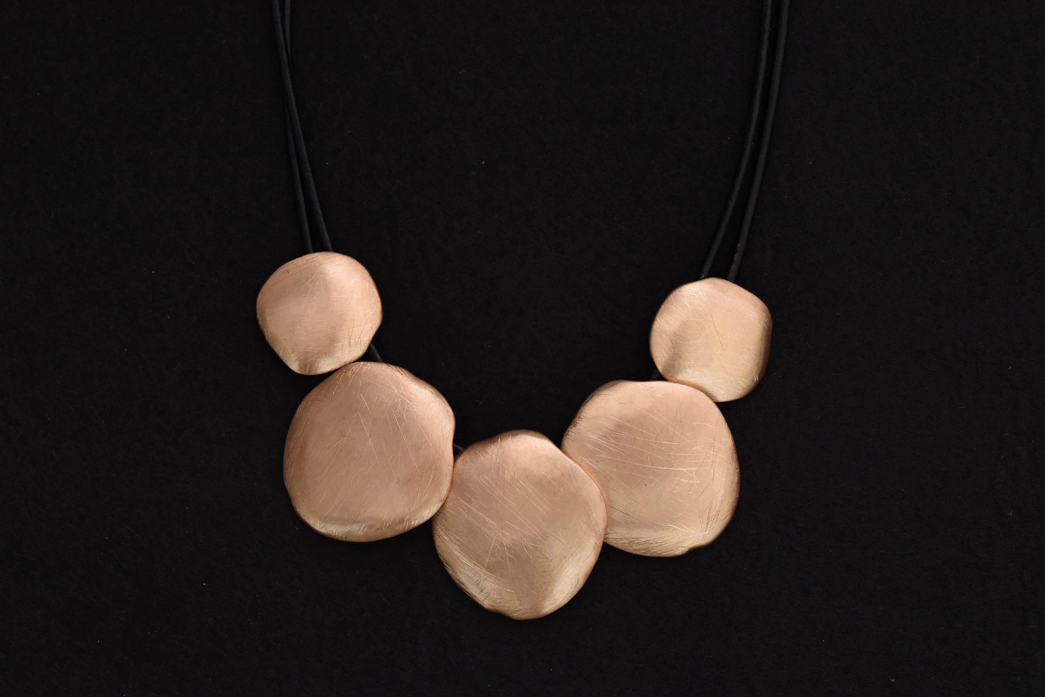 Dekoratív modern nyakék