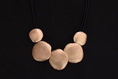 Dekoratív modern nyakék