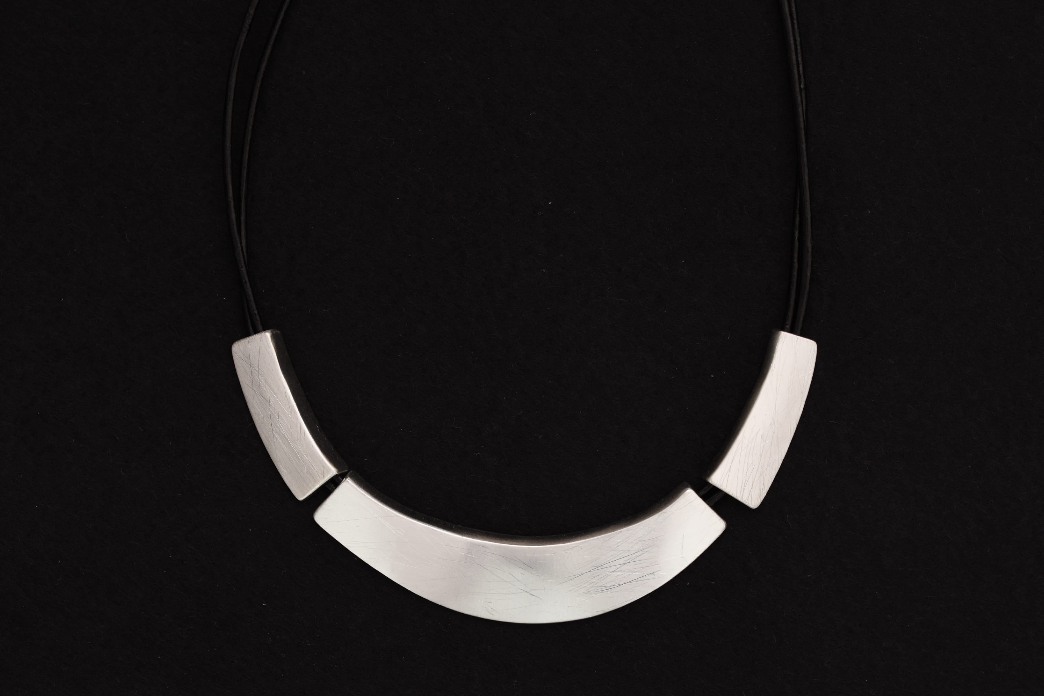 Dekoratív modern nyakék