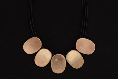 Dekoratív modern nyakék