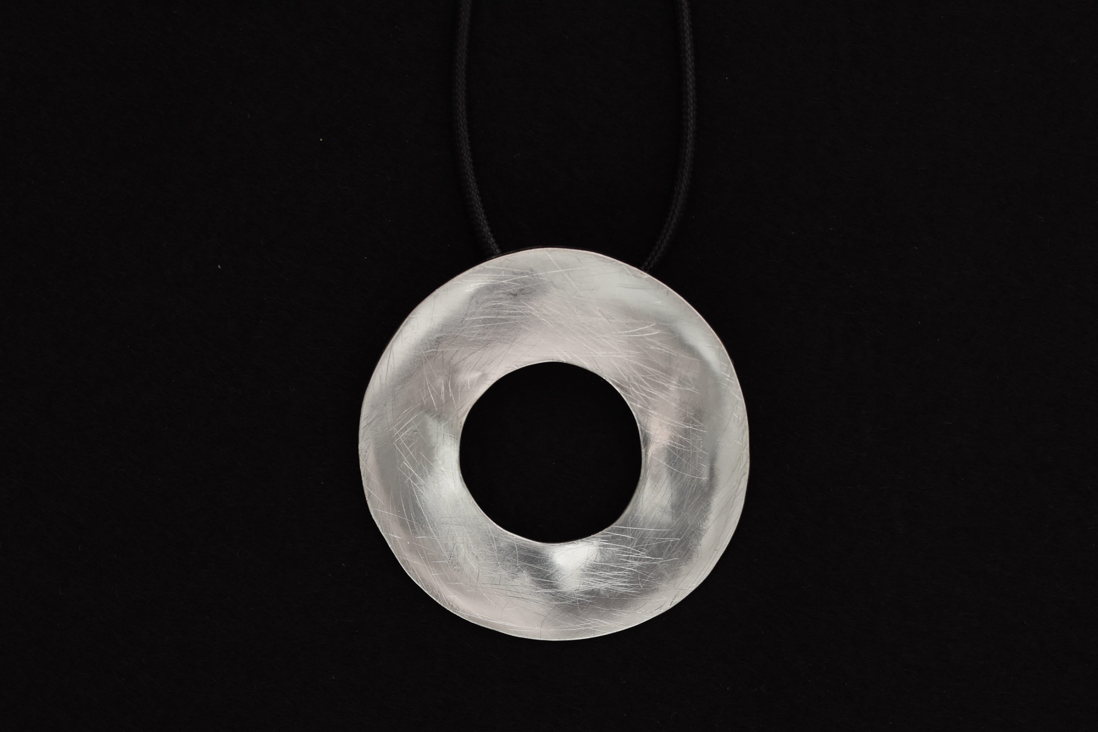 Dekoratív modern nyakék