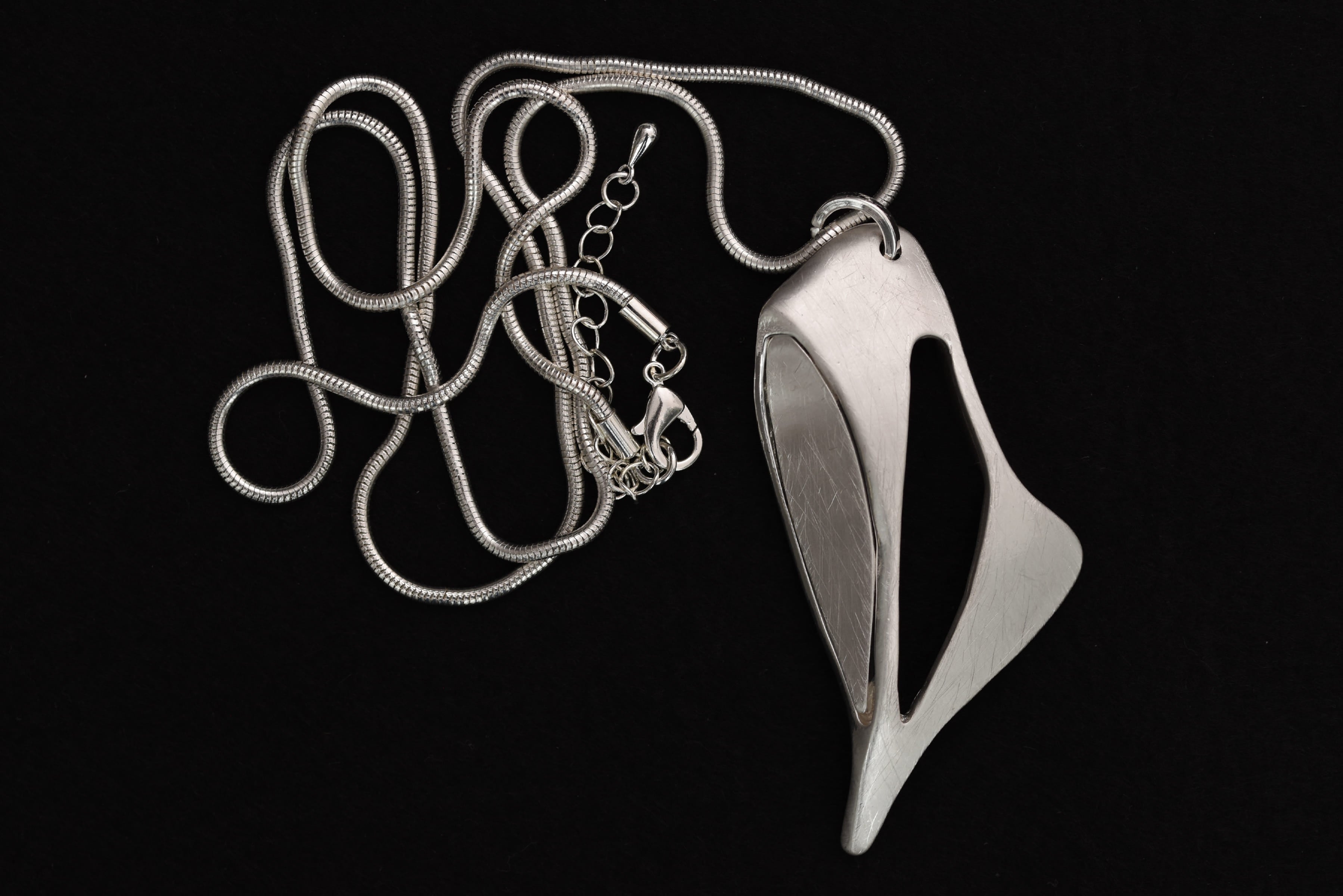 Dekoratív modern nyakék