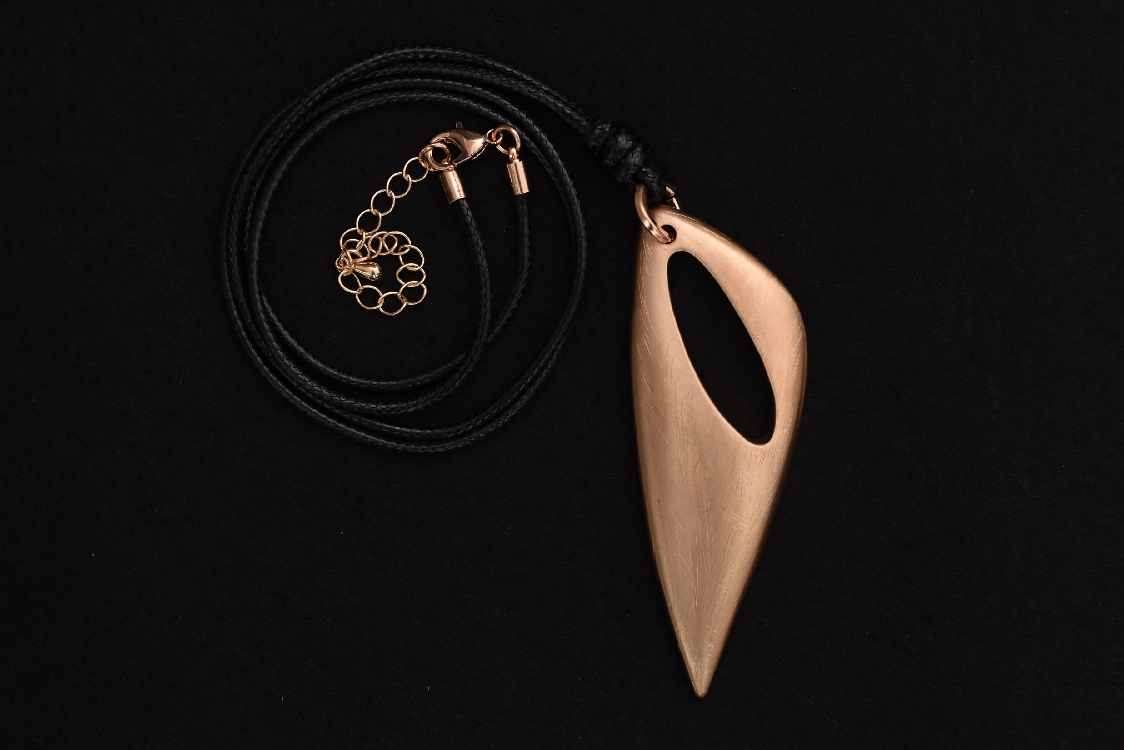 Dekoratív modern nyakék