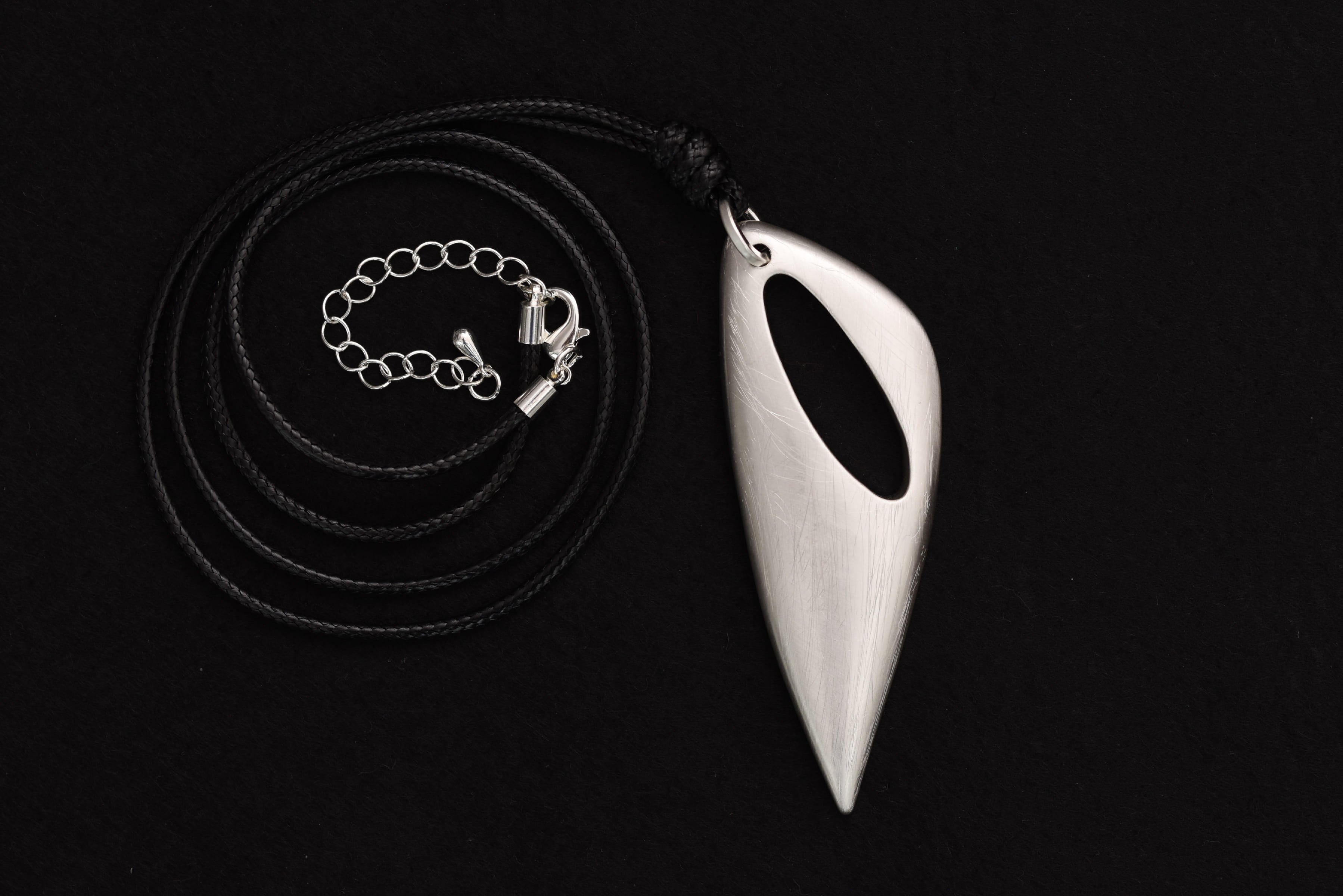 Dekoratív modern nyakék