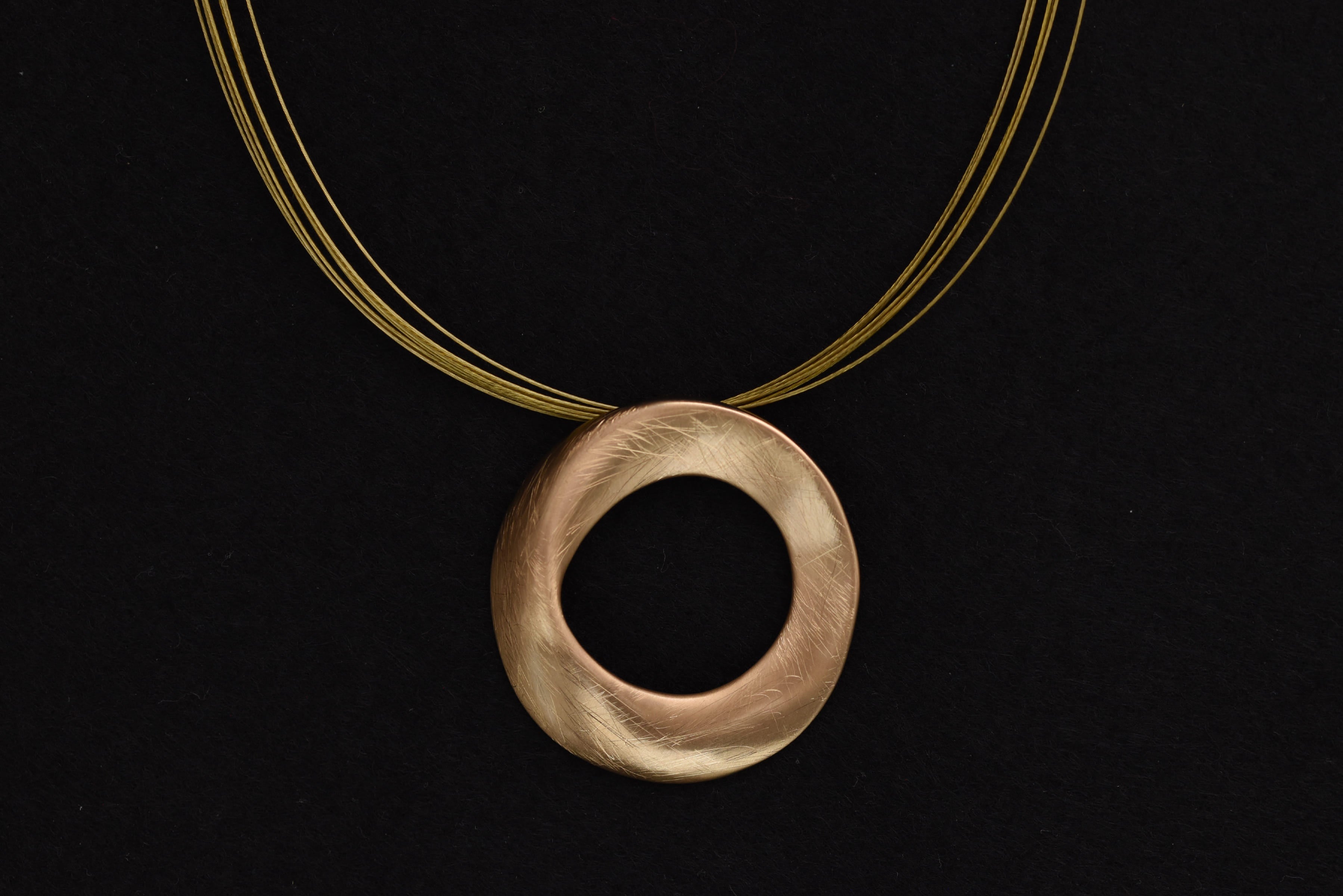 Dekoratív modern nyakék