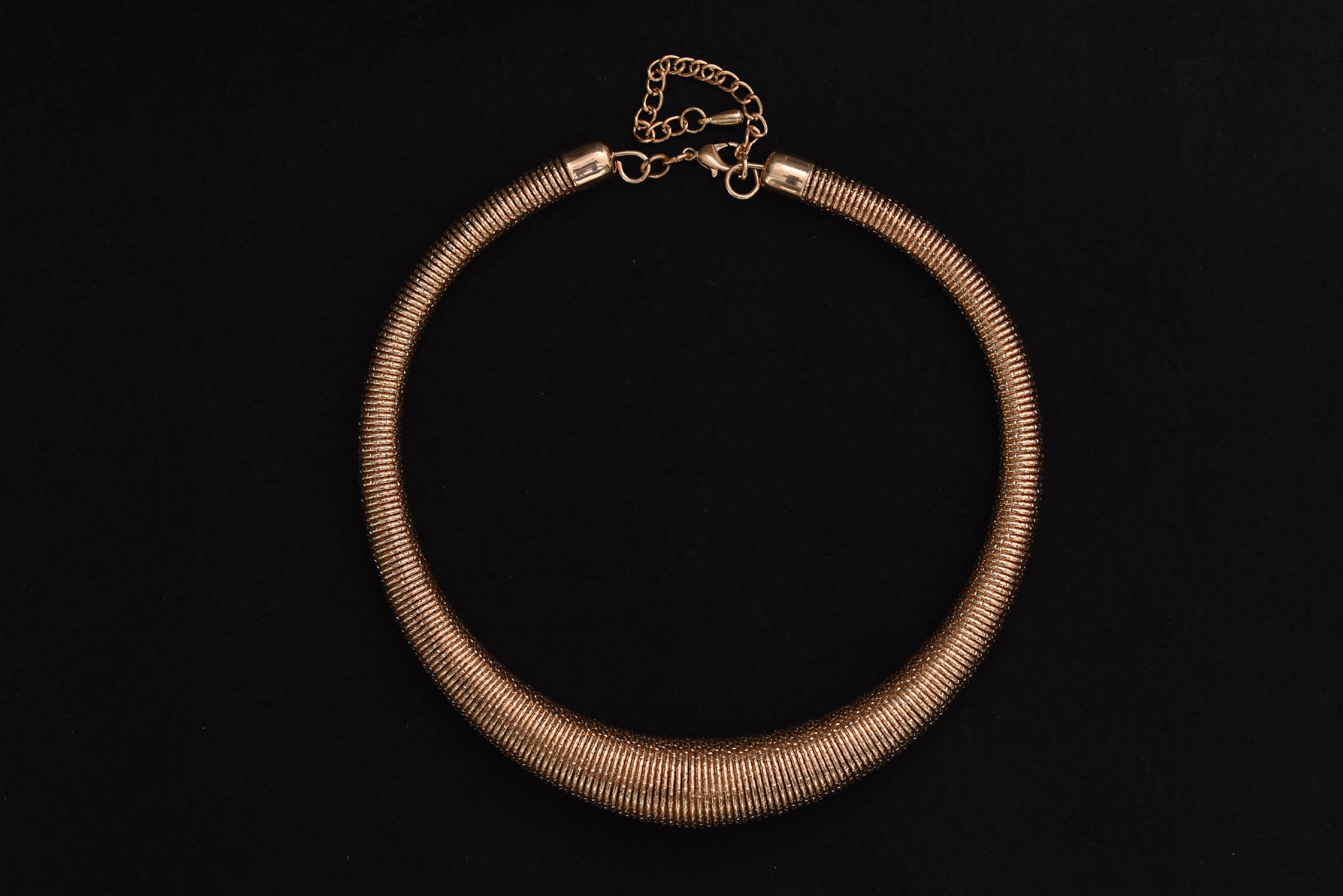 Dekoratív modern nyakék