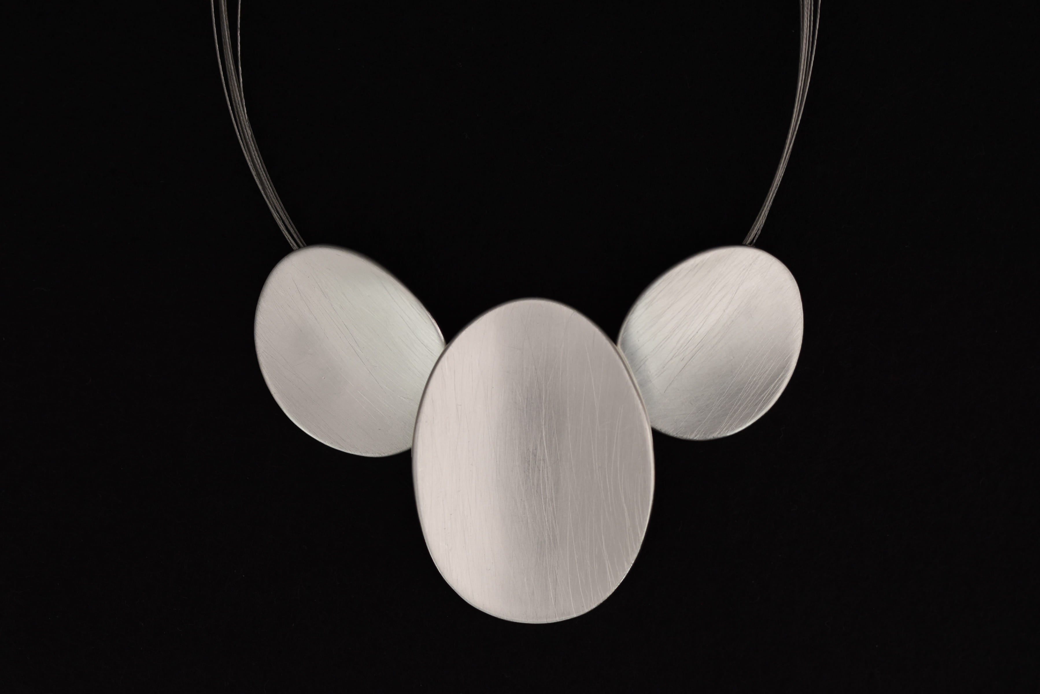 Dekoratív modern nyakék