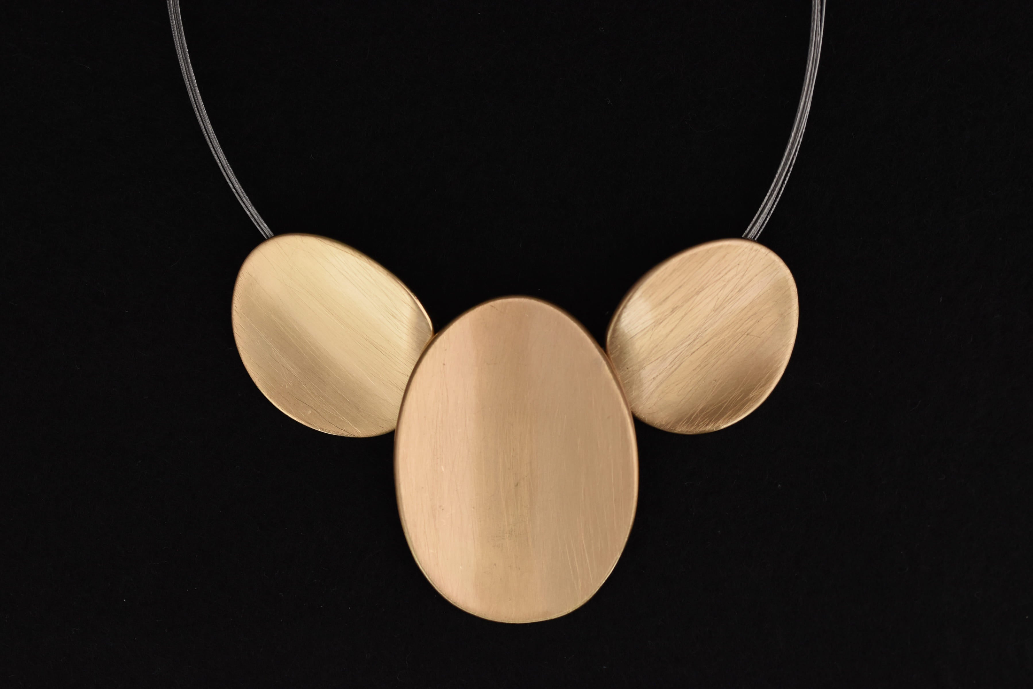 Dekoratív modern nyakék