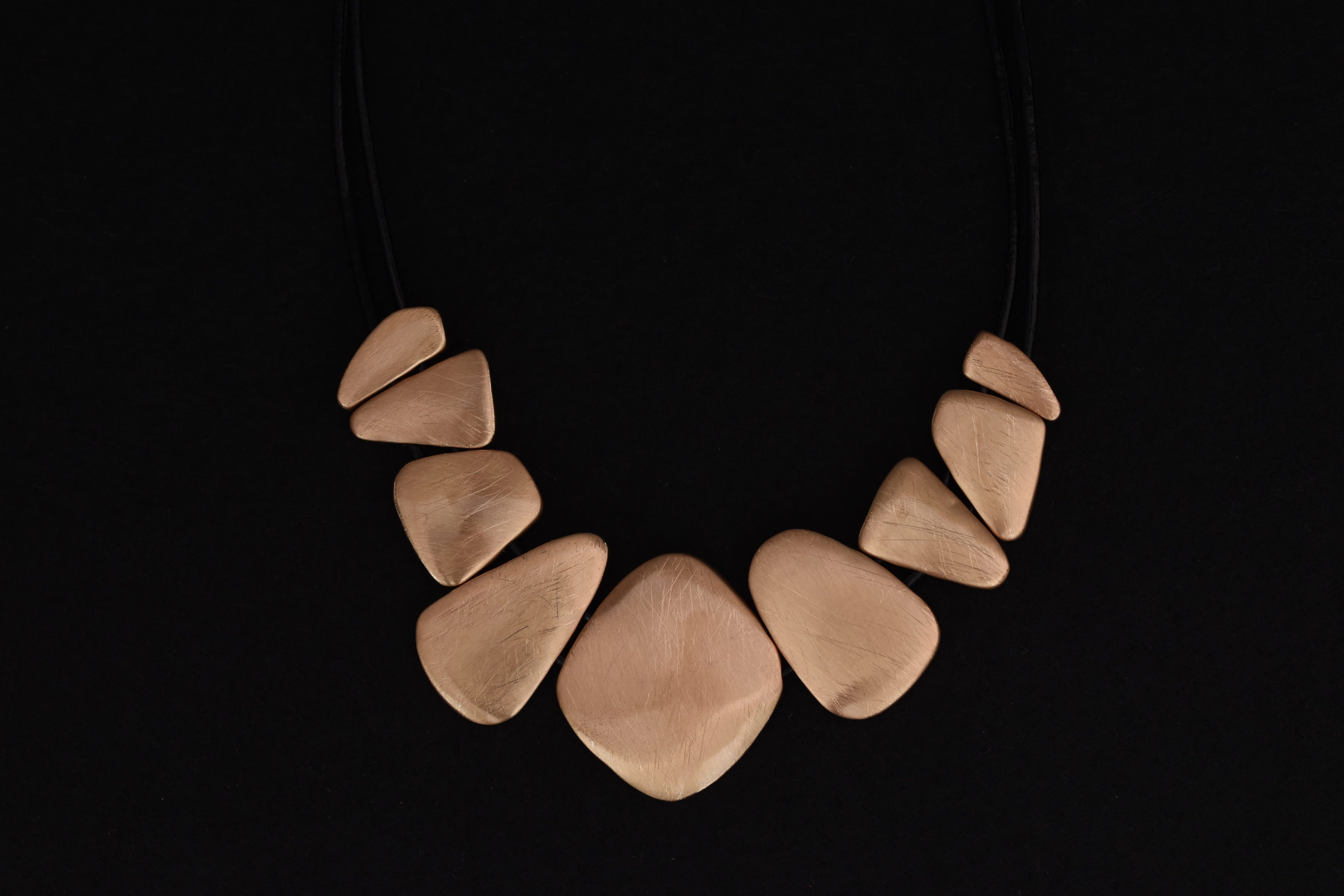 Dekoratív modern nyakék