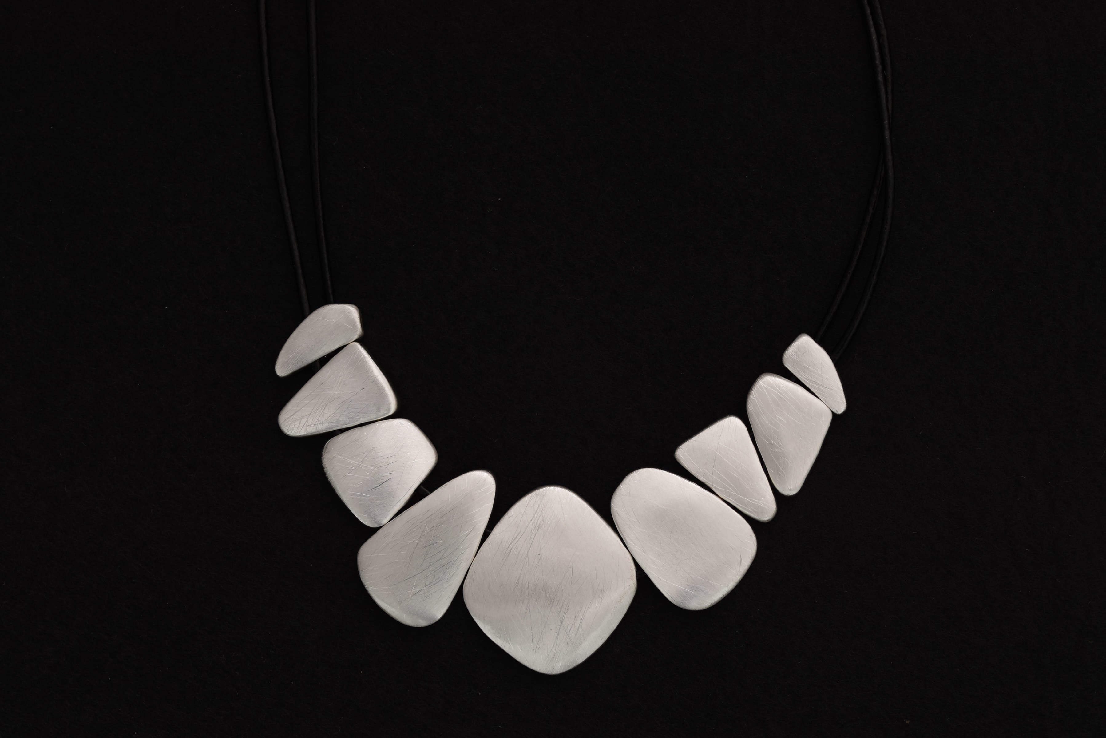 Dekoratív modern nyakék