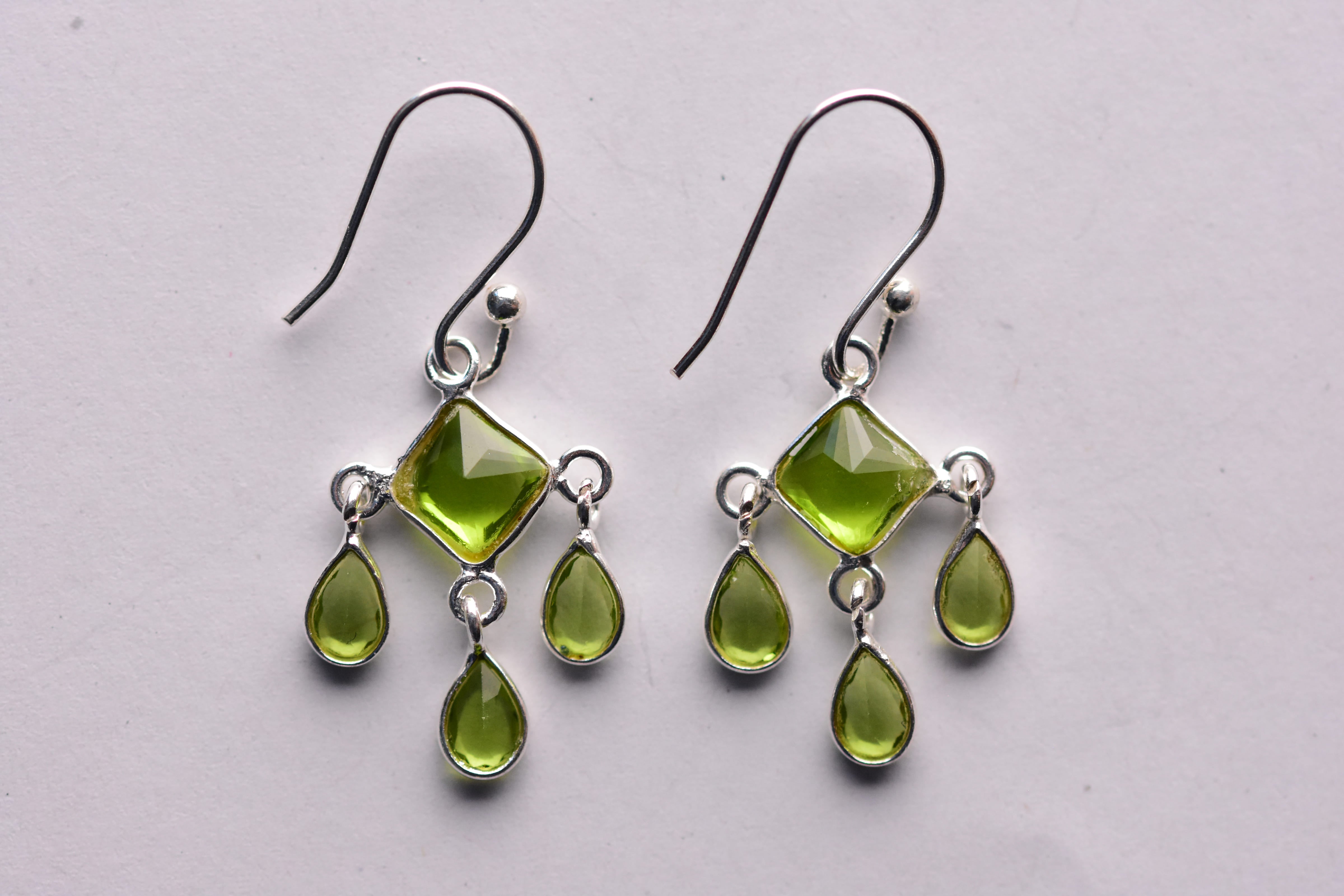 Peridot köves fülbevaló ezüst foglalatban