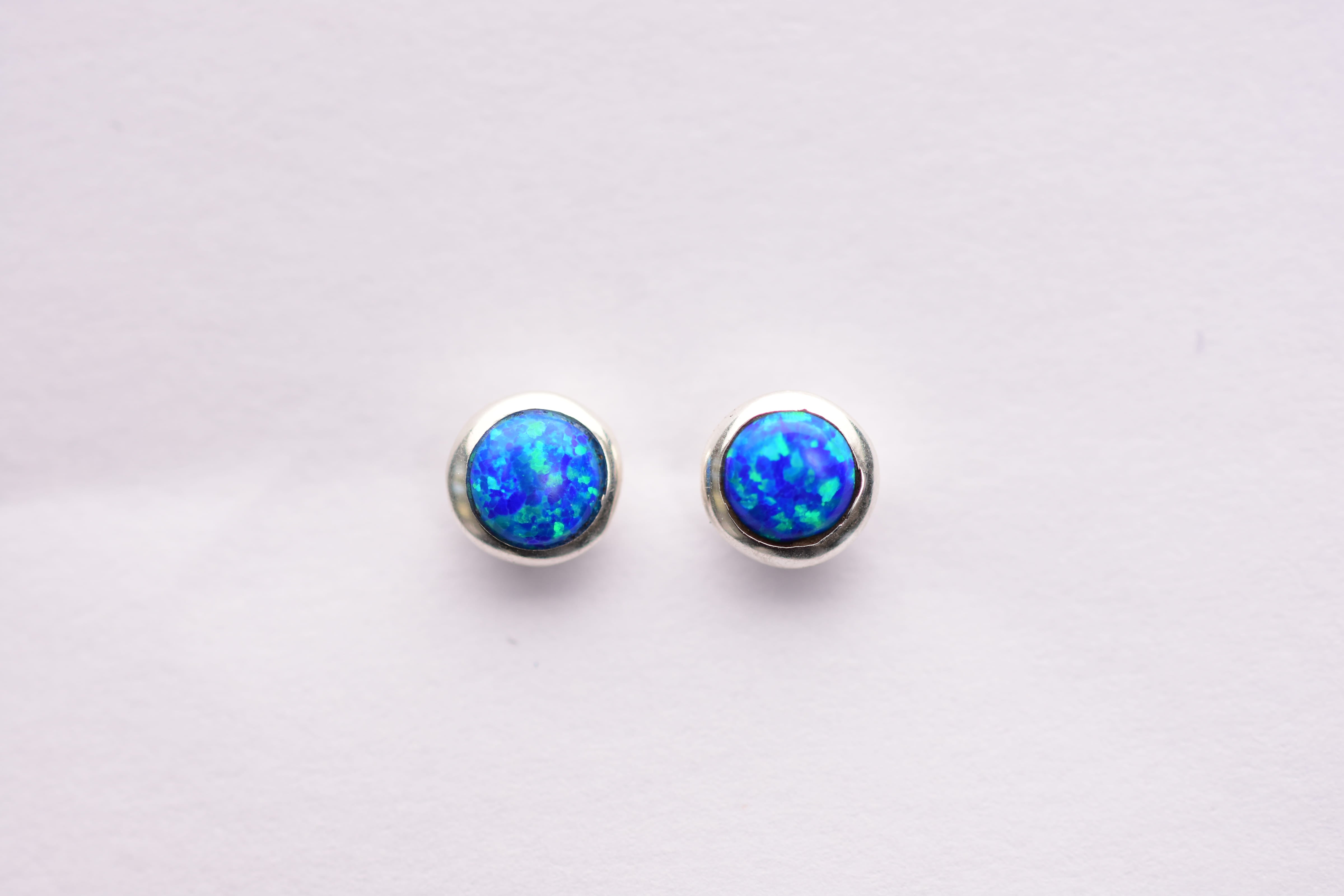 Opál fülbevaló ezüstbe foglalva