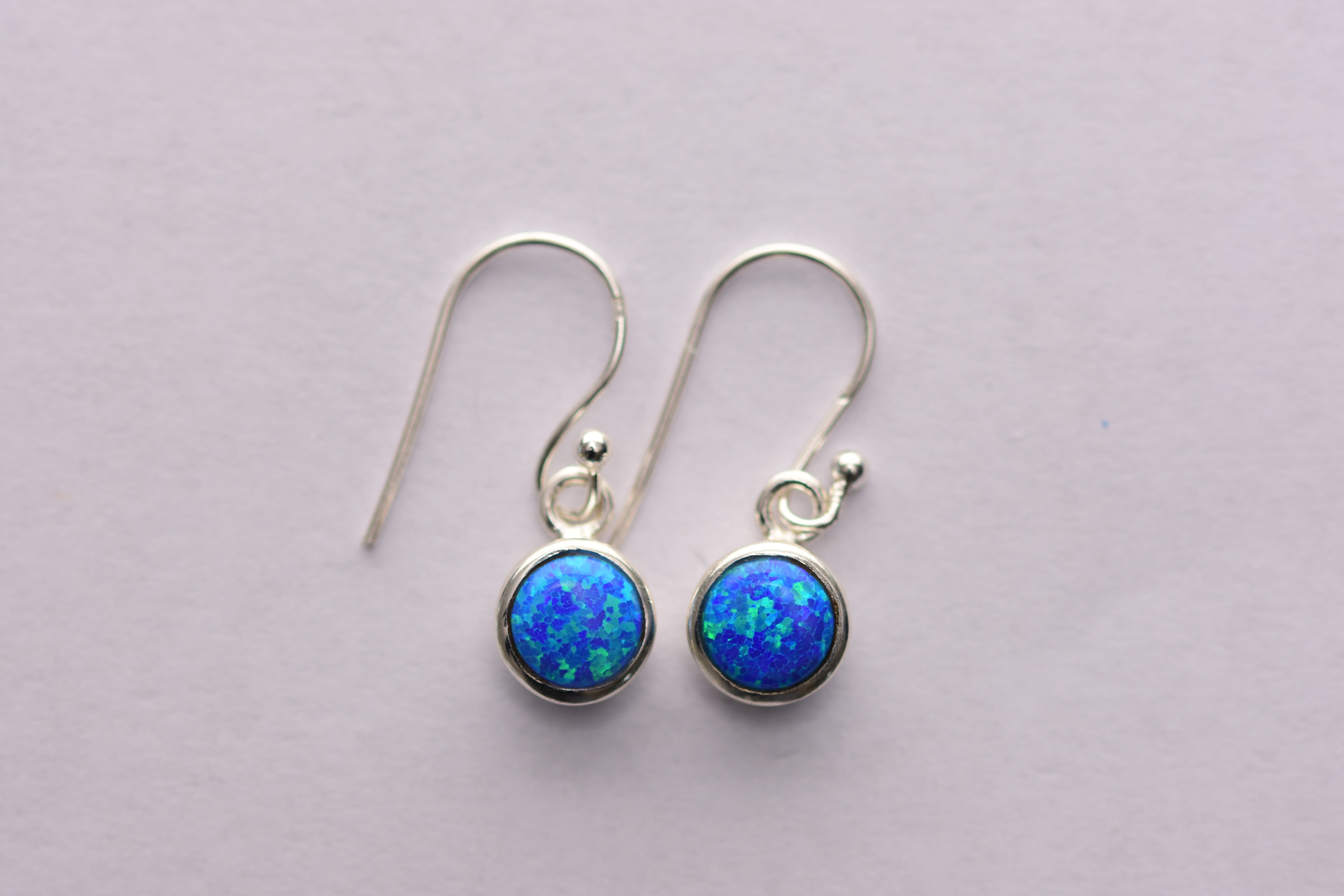 Opál fülbevaló ezüstbe foglalva