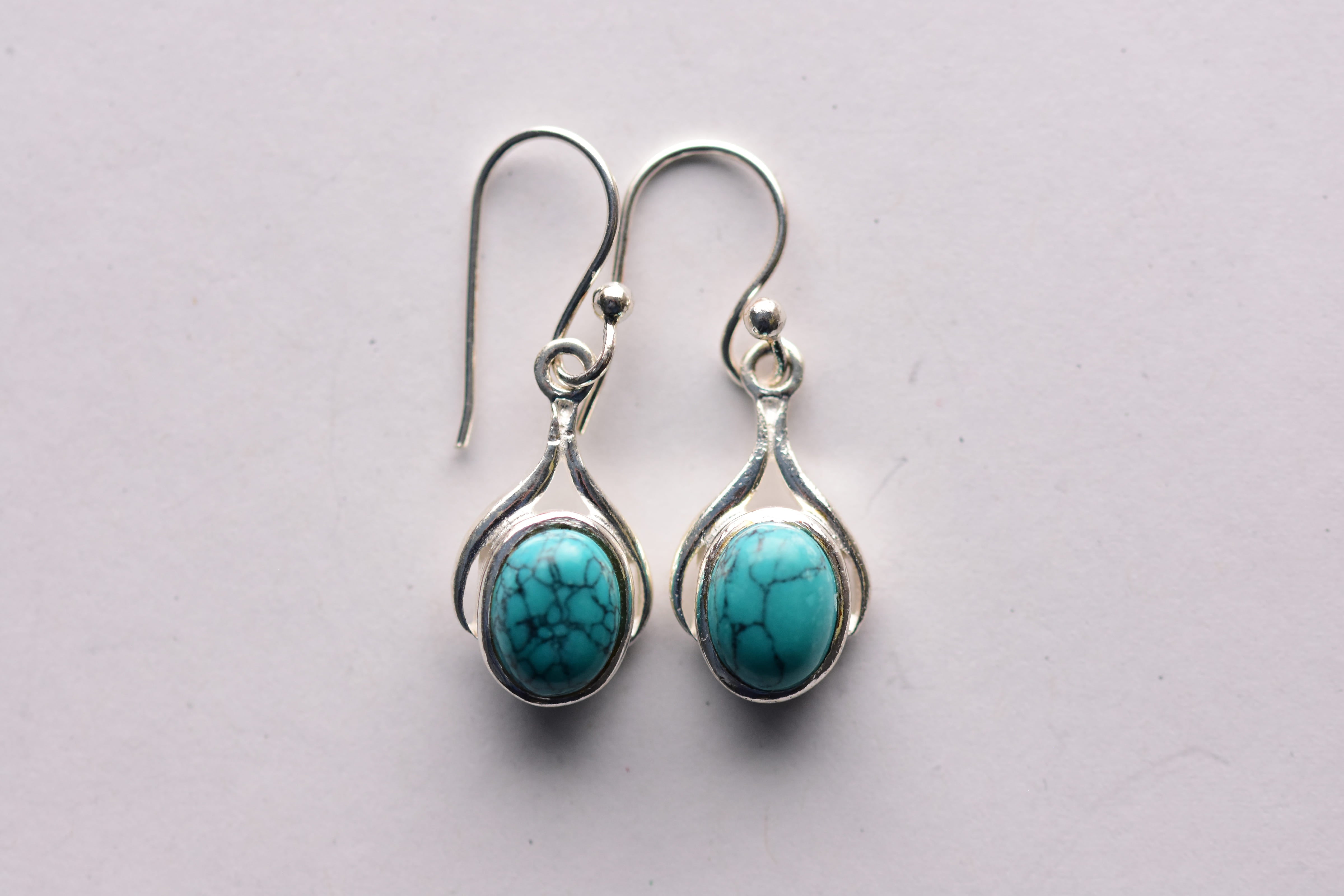 Türkiz köves fülbevaló ezüstbe foglalva