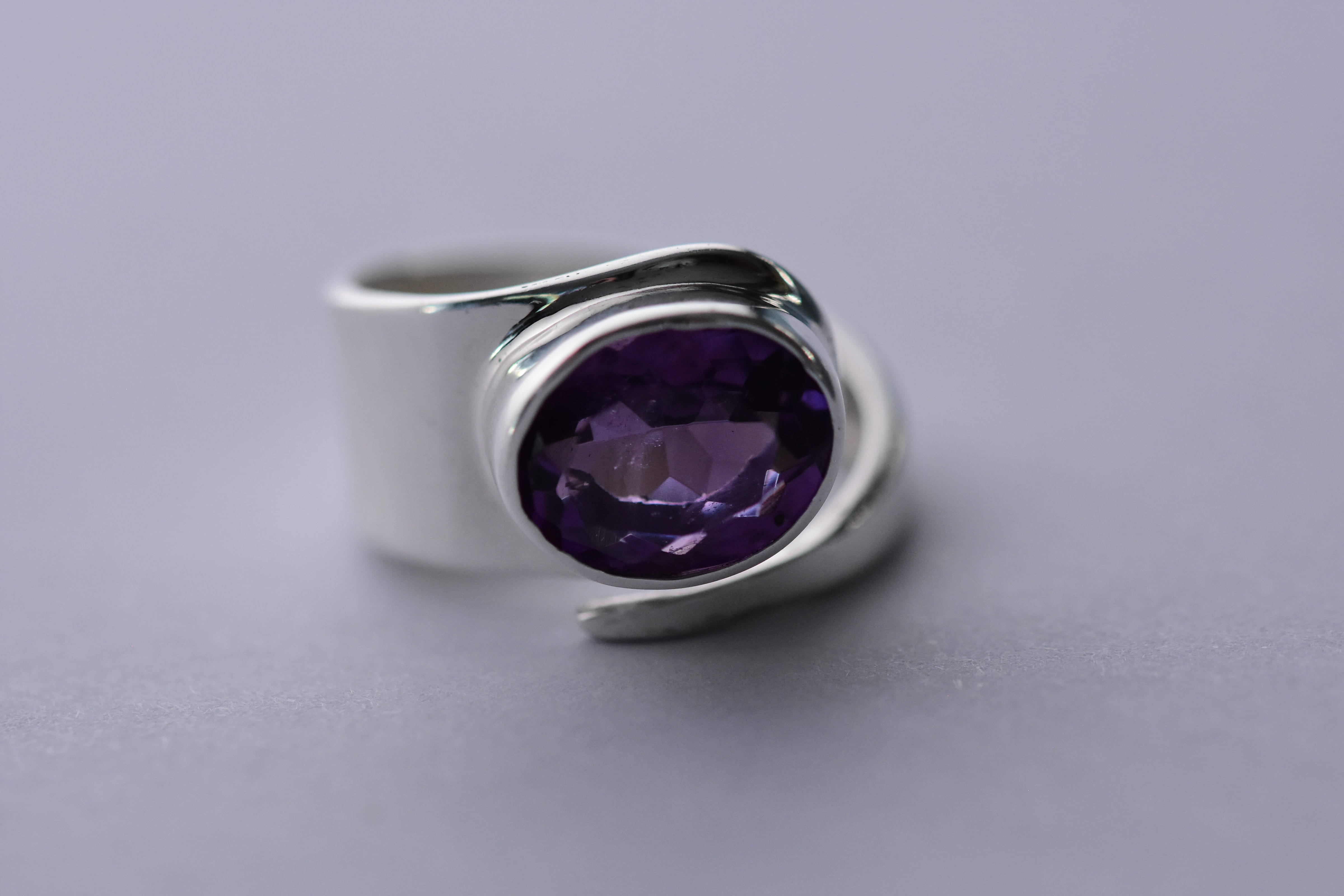 Ametiszt köves gyűrű ezüst foglalatban