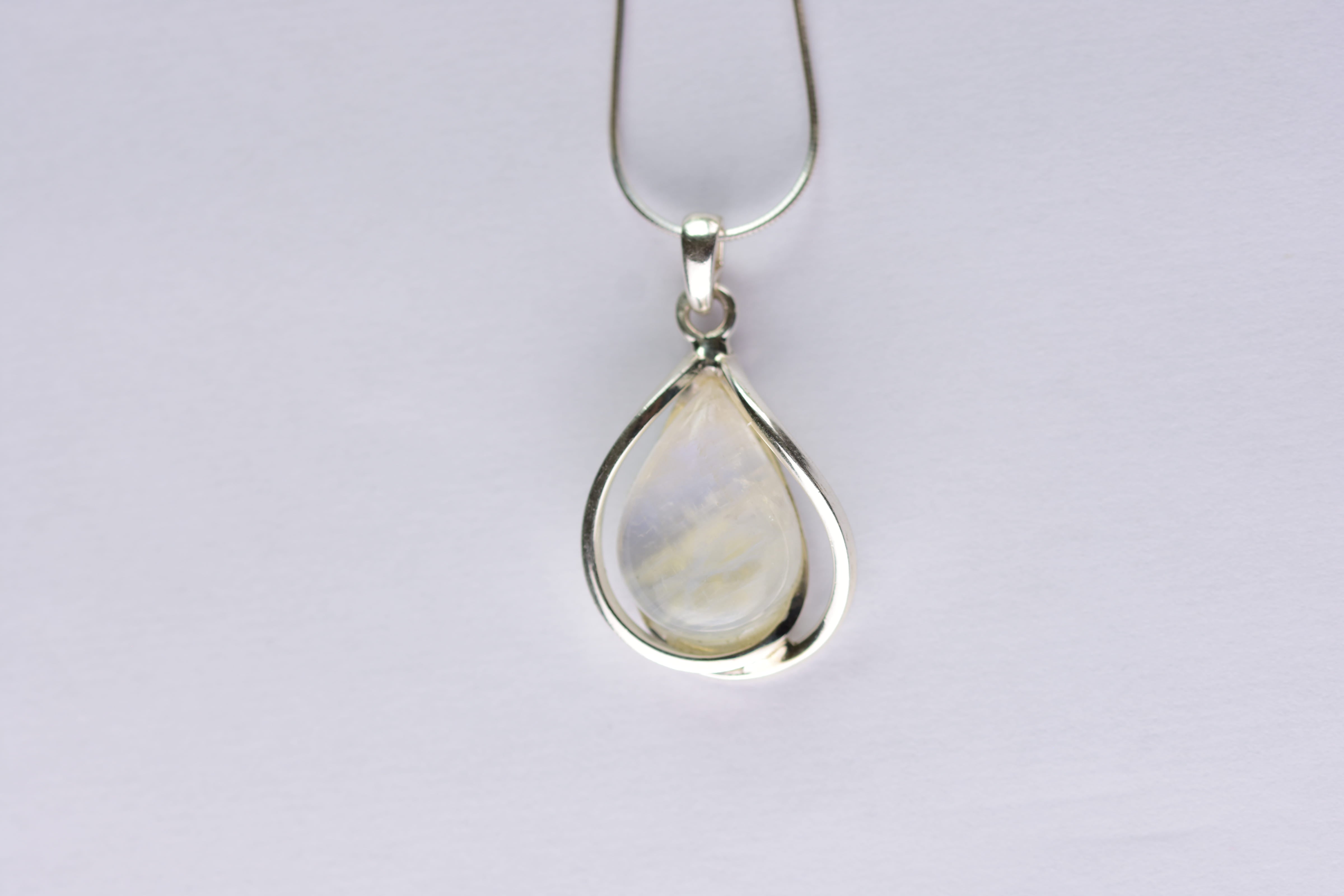 Holdkő medál ezüst foglalatban