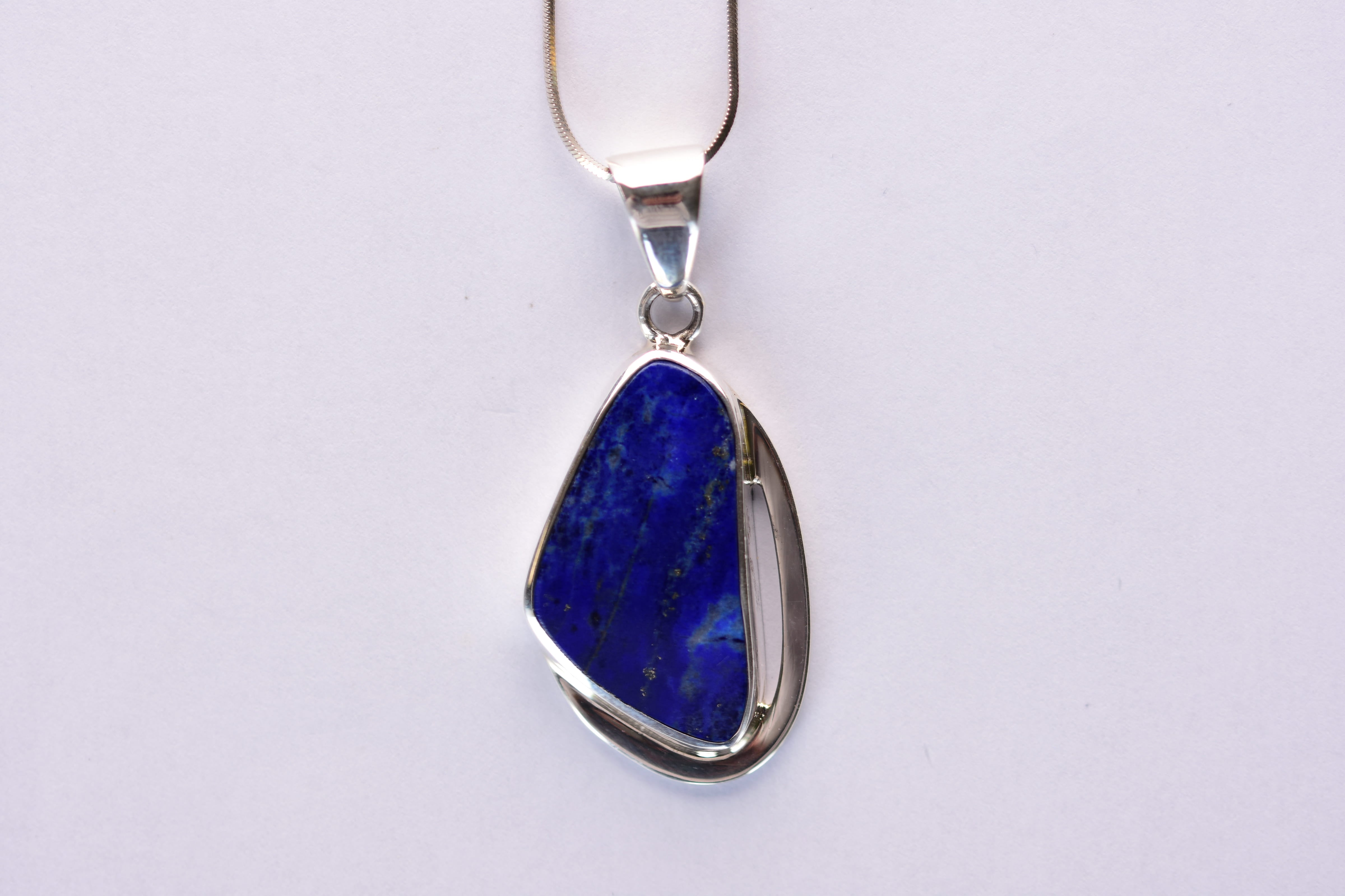 Lápisz lazuli köves medál ezüst foglalatban