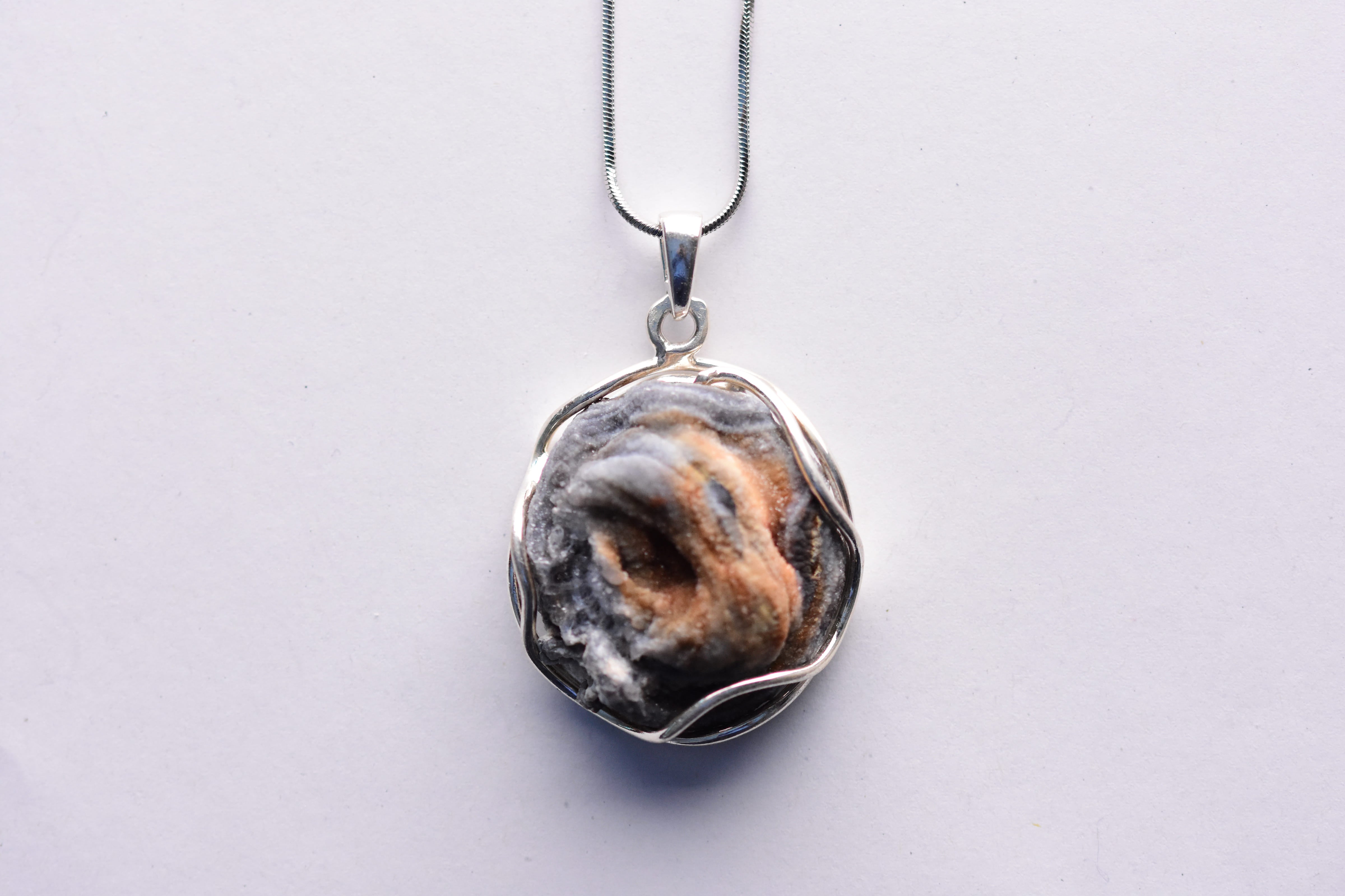 Kalcedon rózsa medál ezüst foglalatban