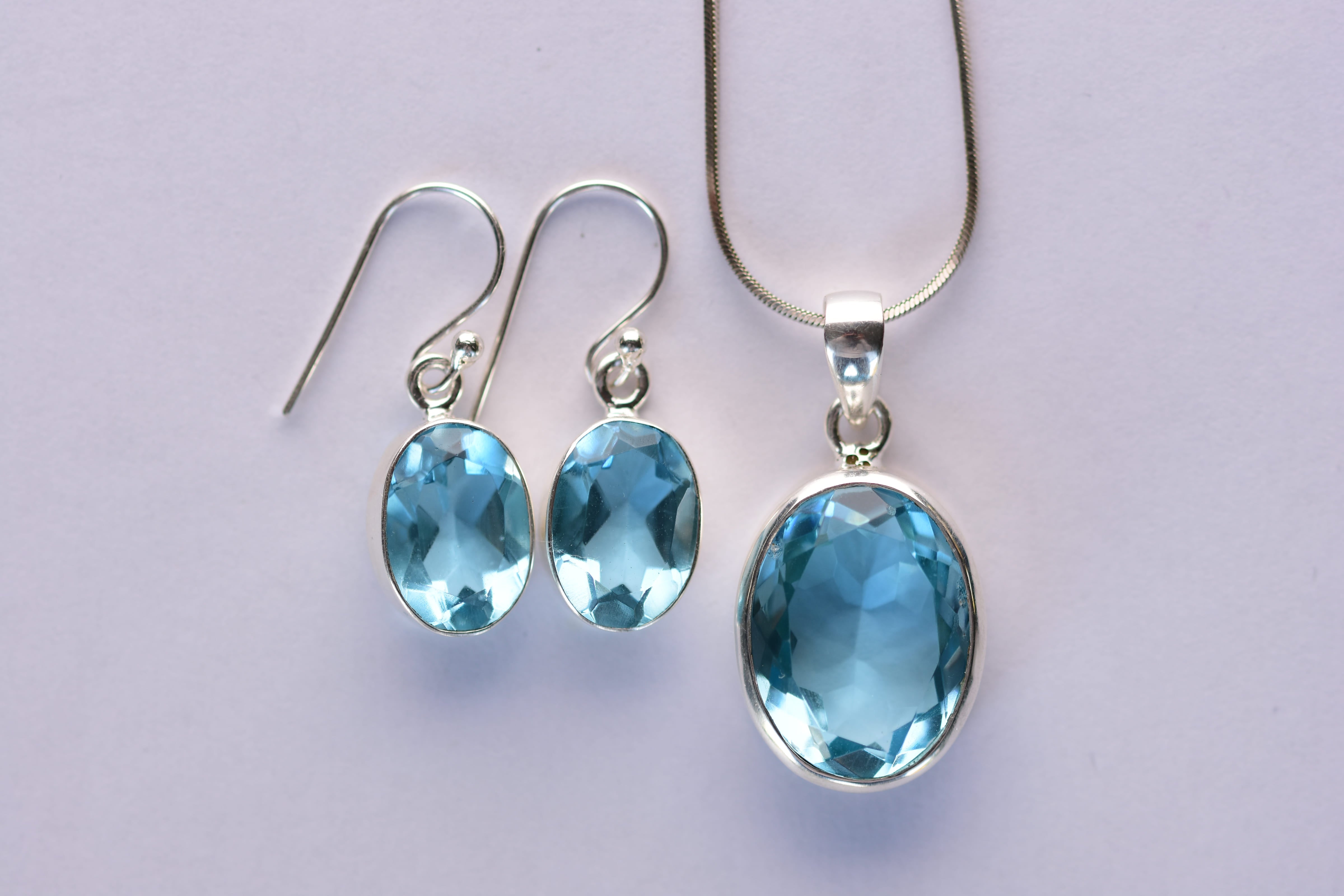 Topáz ékszer szett ezüst foglalatban