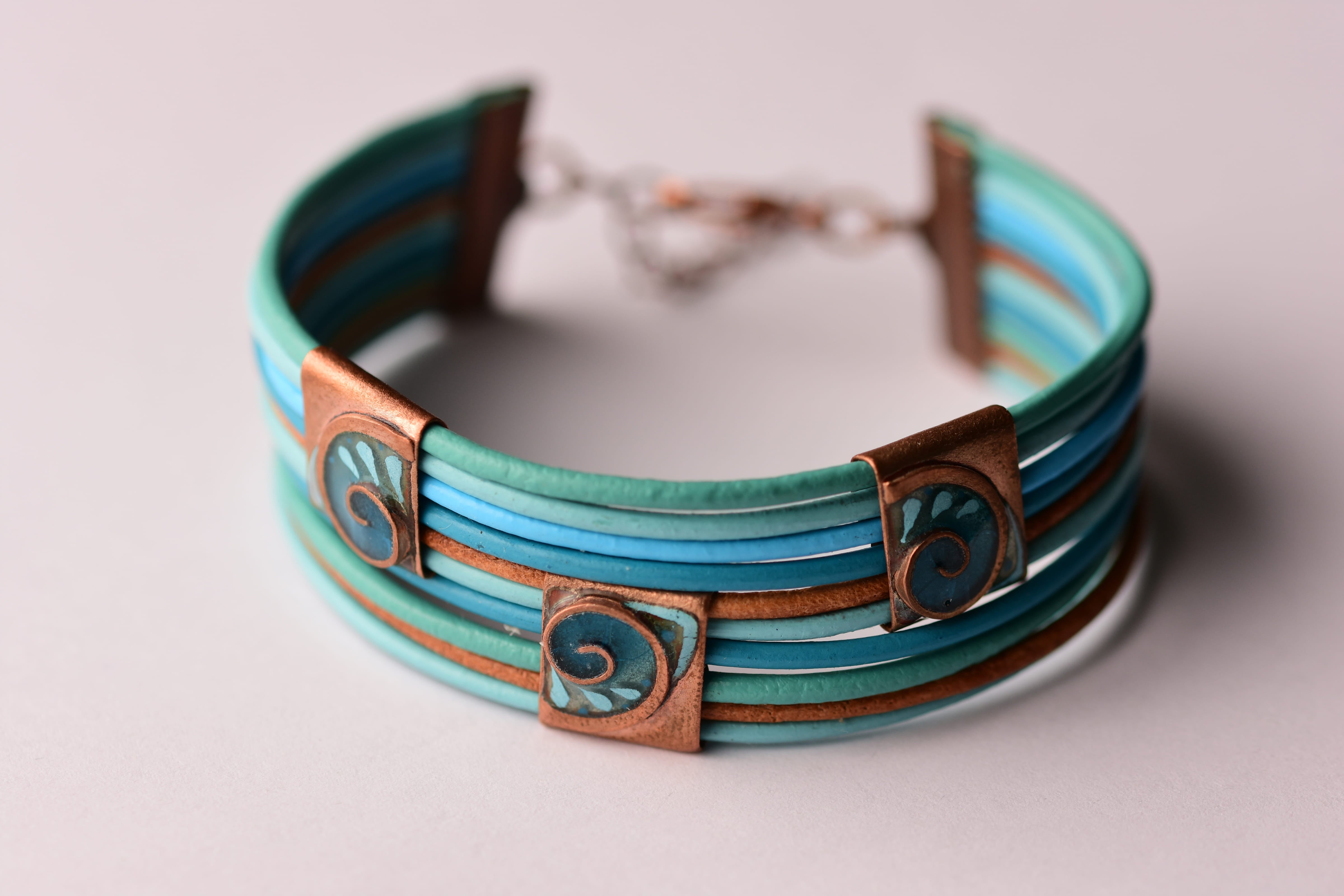 Kézzel készített tűzzománc karkötő