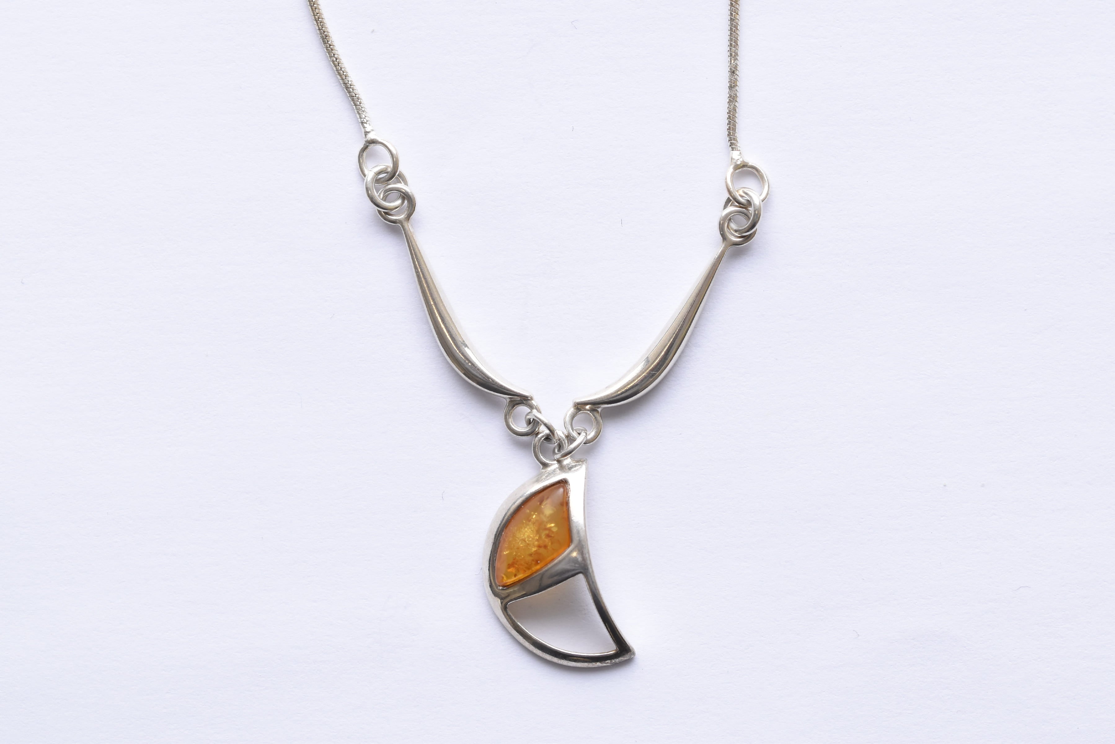 Lengyel borostyán - ezüst nyakék