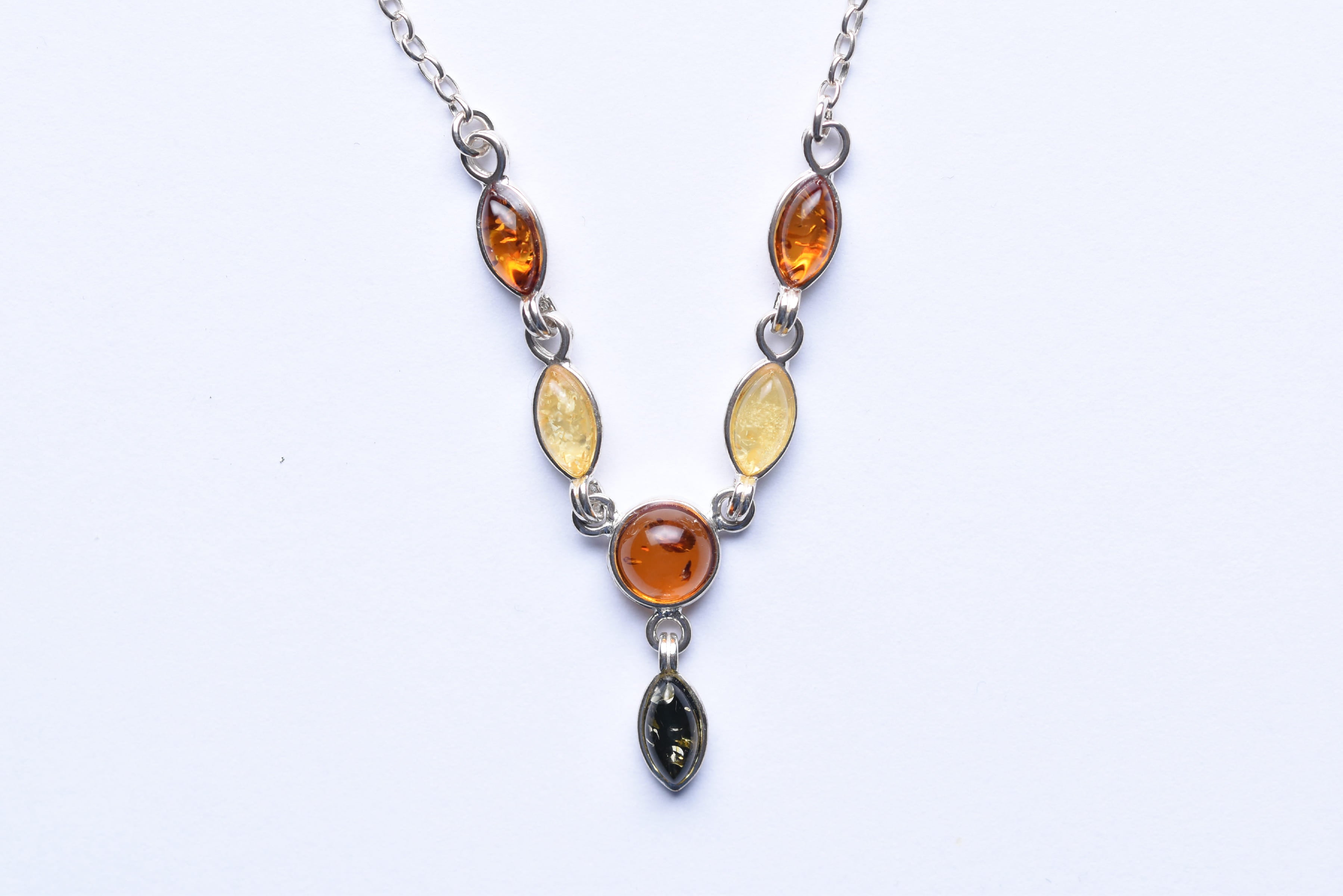 Lengyel borostyán nyakék ezüst foglalatban